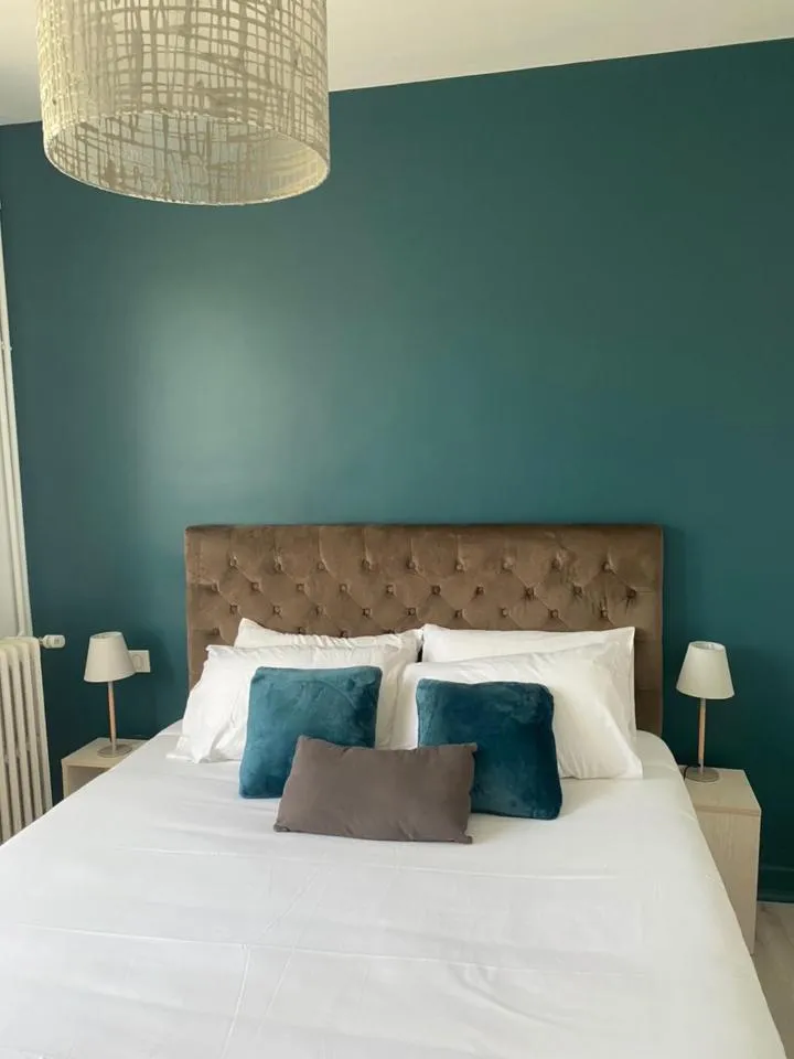 Bedroom, Bed in Vue sur Cité - SPA