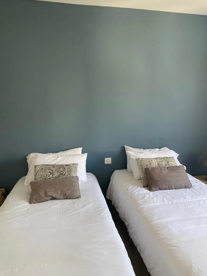 Bedroom, Bed in Vue sur Cité - SPA