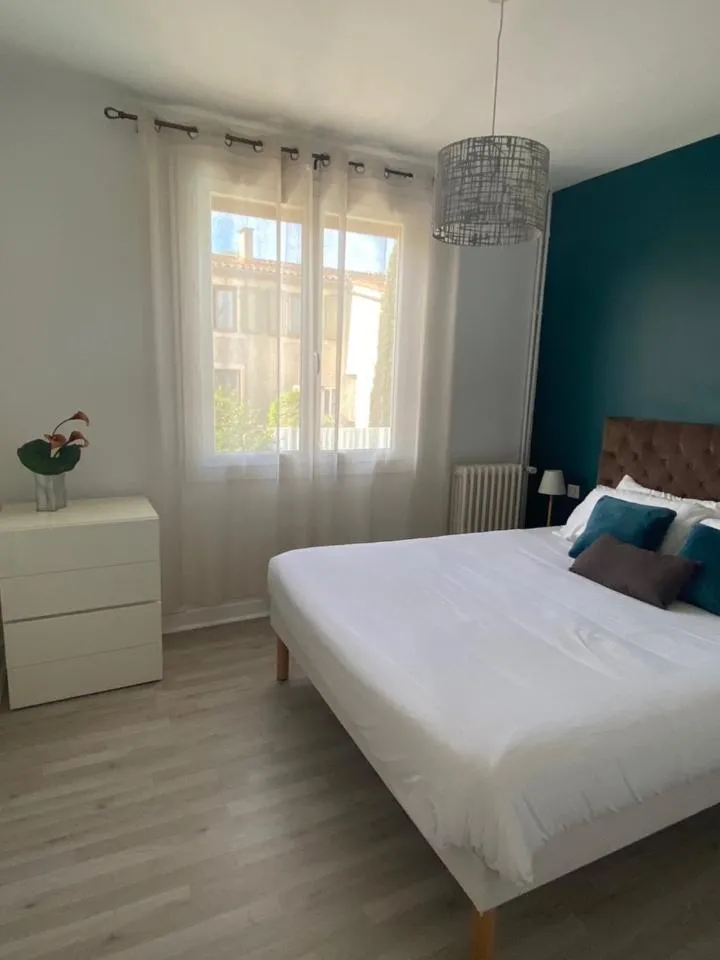 Bedroom, Bed in Vue sur Cité - SPA