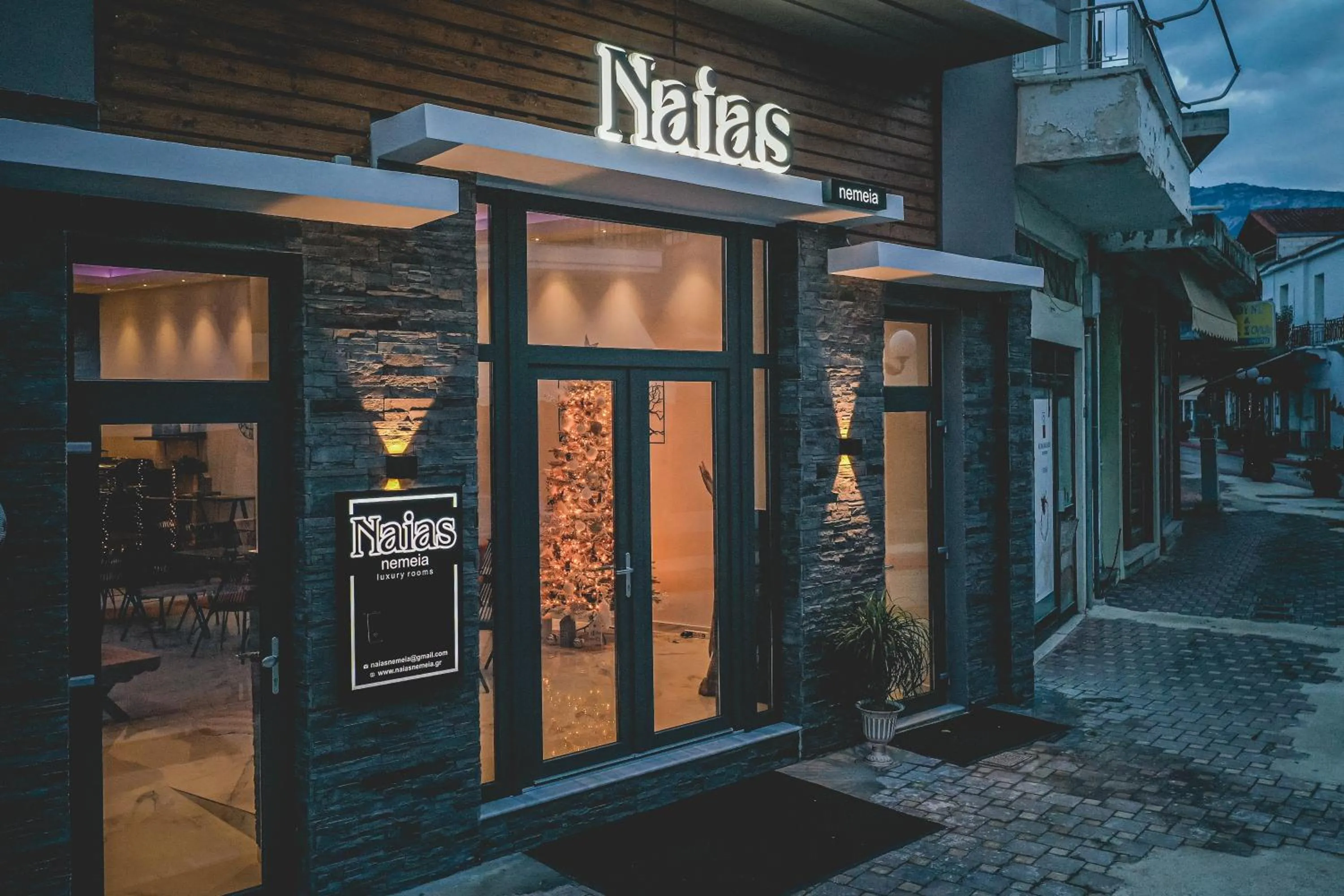 Naias Nemeia Luxury Rooms