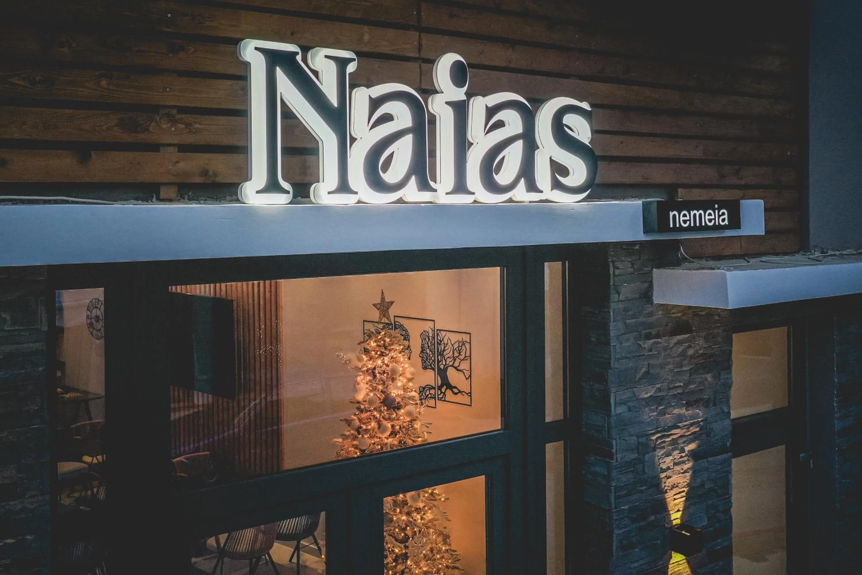 Naias Nemeia Luxury Rooms