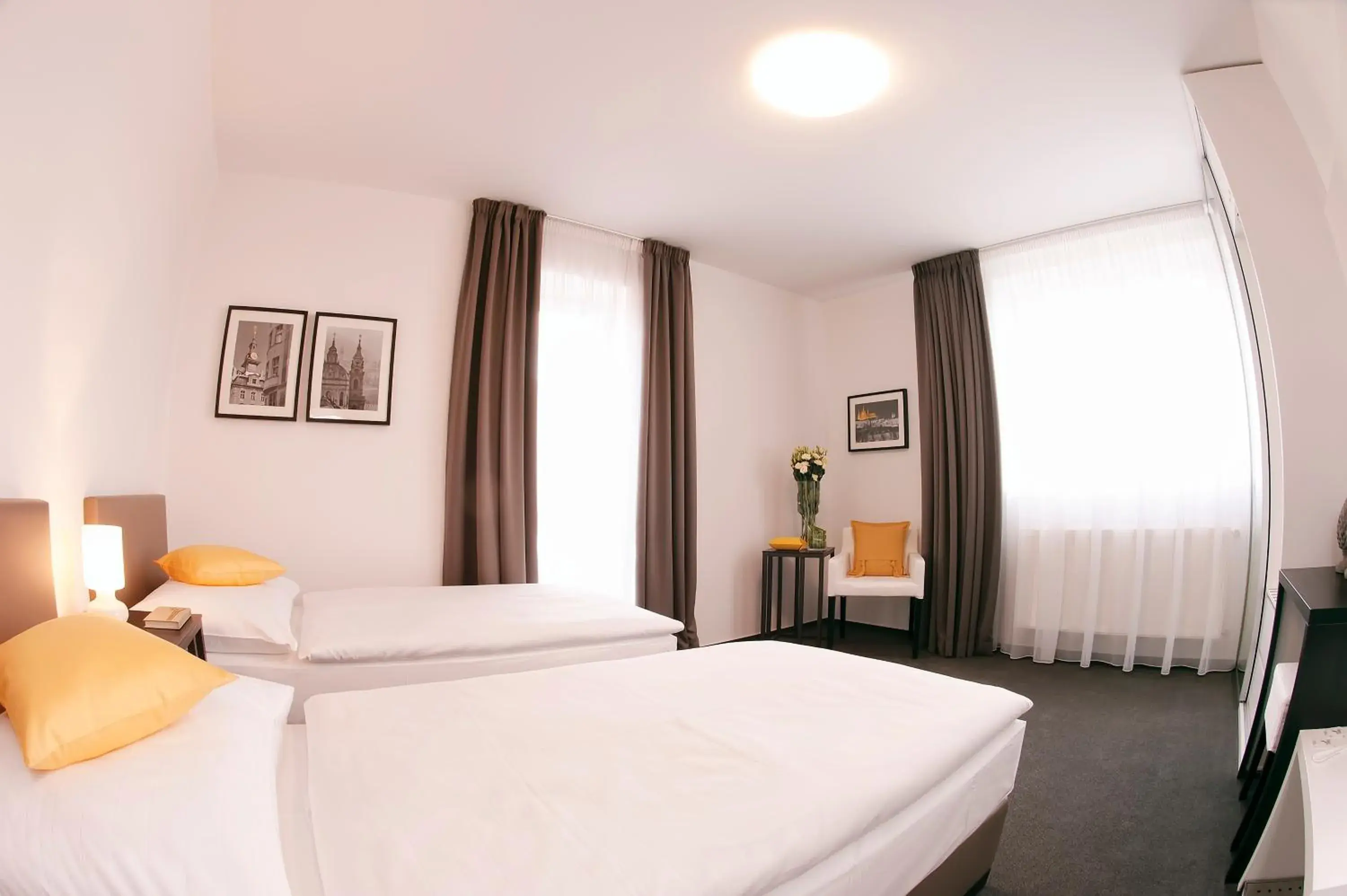 Twin Room Ensuite - Gold in Villa na Vinici Twin Room Ensuite - Gold in Villa na Vinici