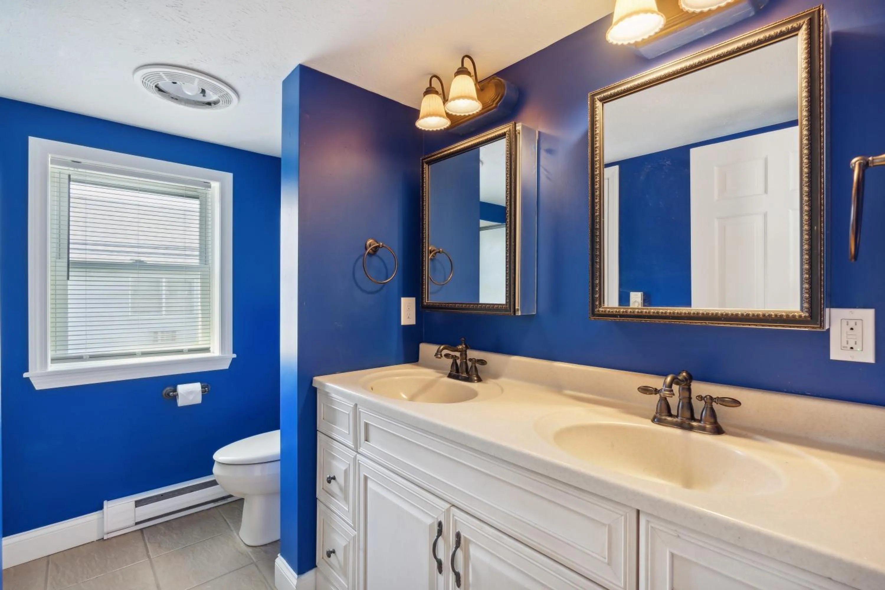 Bathroom in Stage Run by the Sea