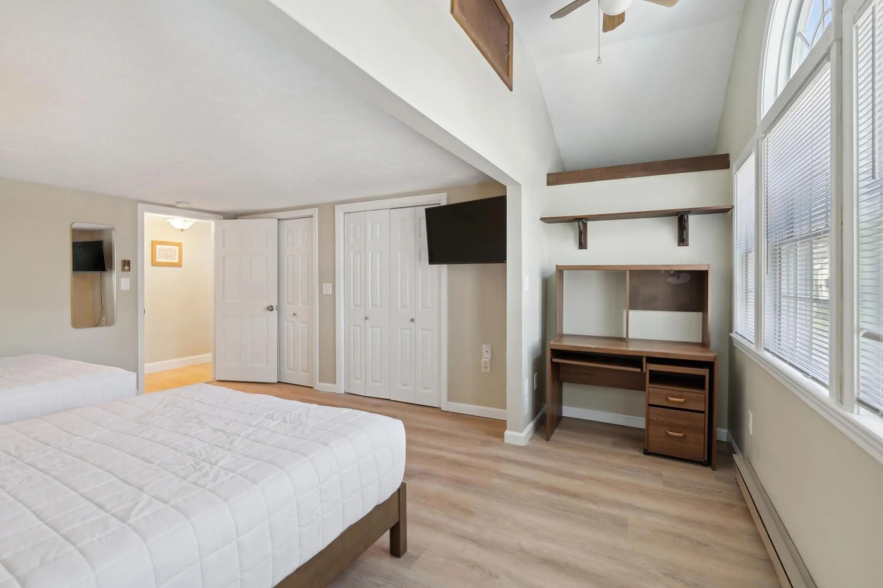 TV and multimedia, Bed in Stage Run by the Sea