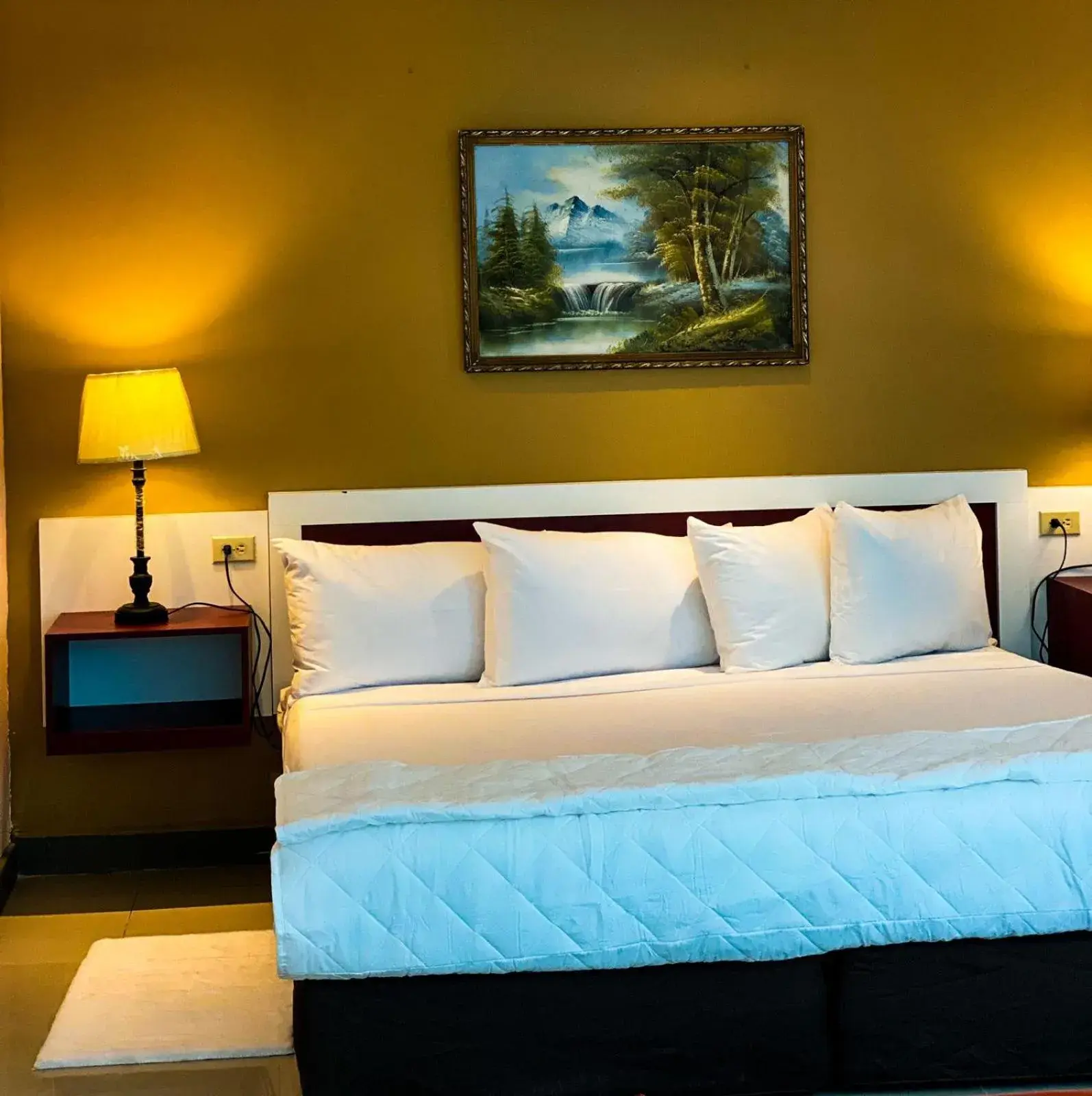 Suite with Spa Bath in Golden Tree Hotel Belize Suite with Spa Bath in Golden Tree Hotel Belize
