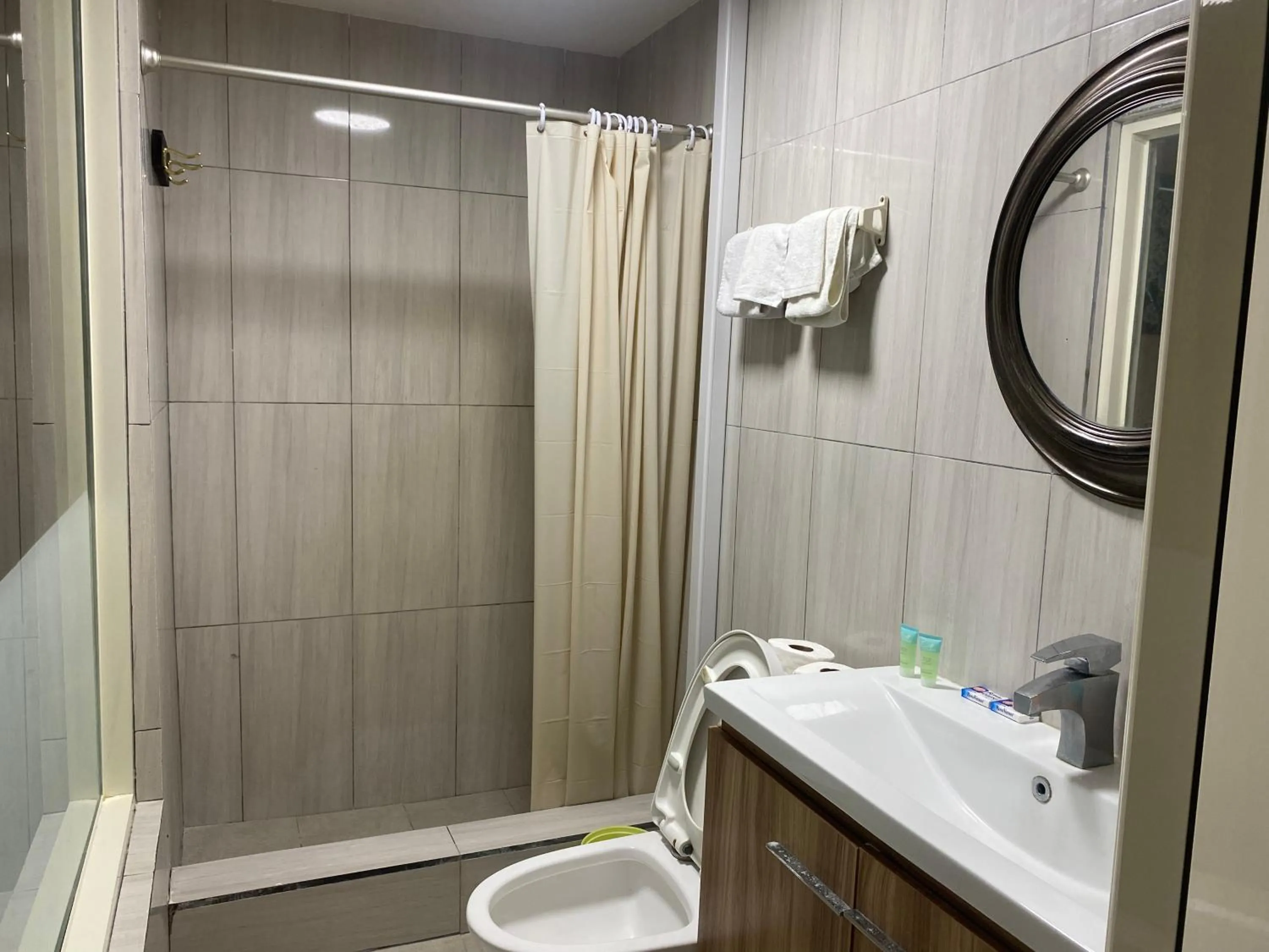 Bathroom in Golden Tree Hotel Belize