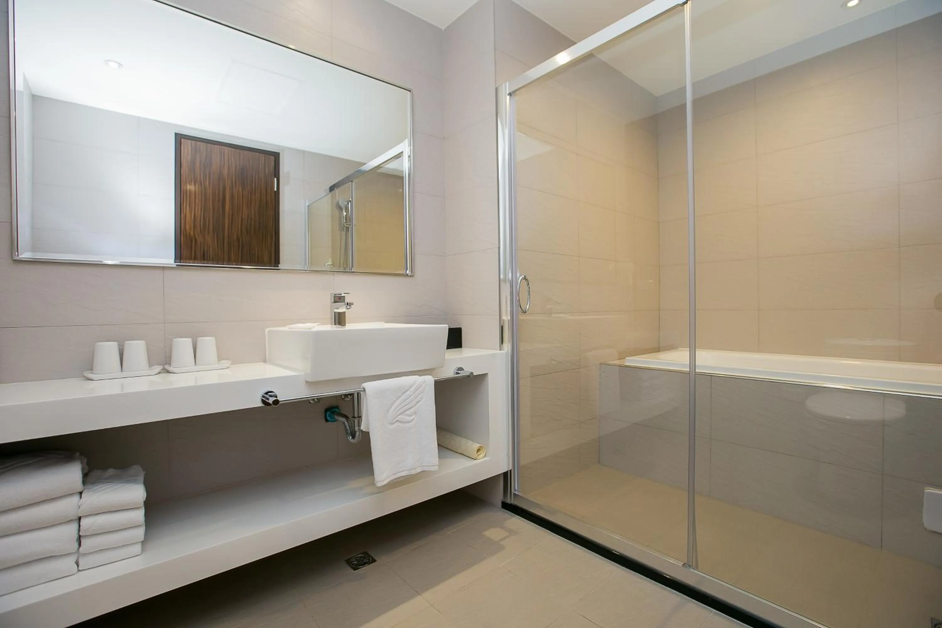 Bathroom in Lealea Garden Hotels - Sun Lake