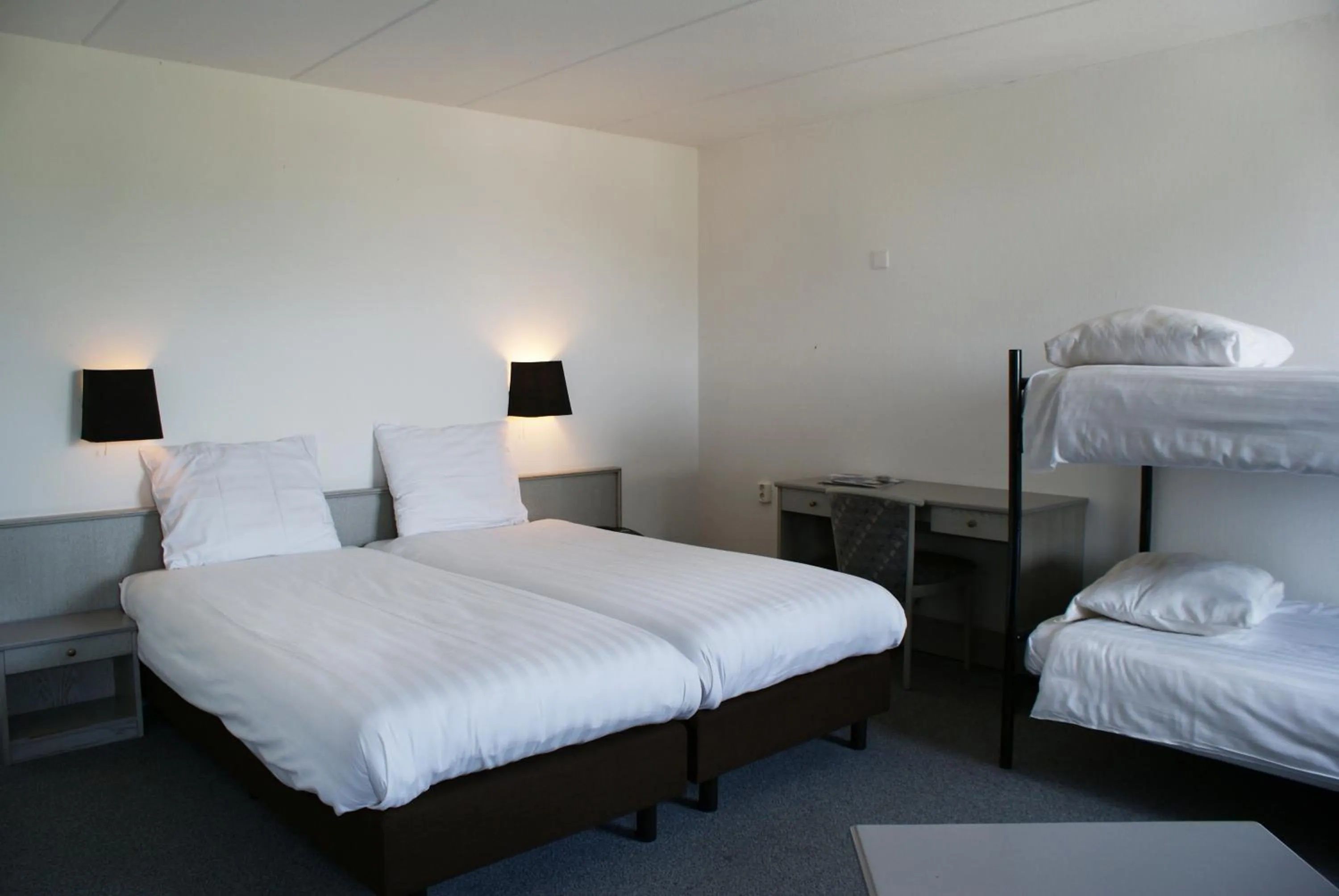 Bed in Fletcher Hotel - Restaurant Nieuwvliet Bad