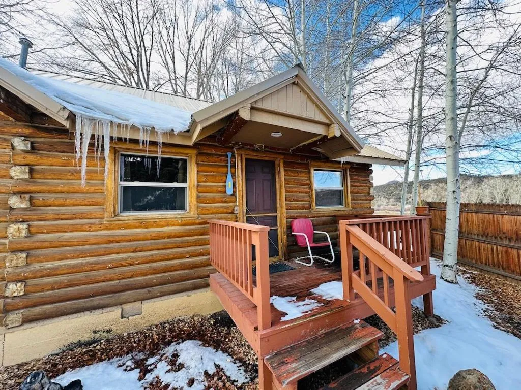 Property building in Ute Bluff Lodge, Cabins and RV park