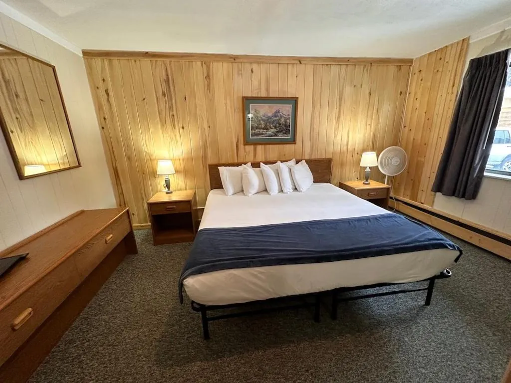 Bed in Ute Bluff Lodge, Cabins and RV park