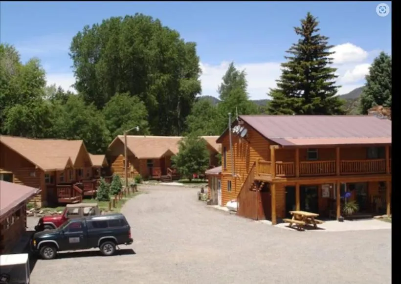 Property building in Ute Bluff Lodge, Cabins and RV park