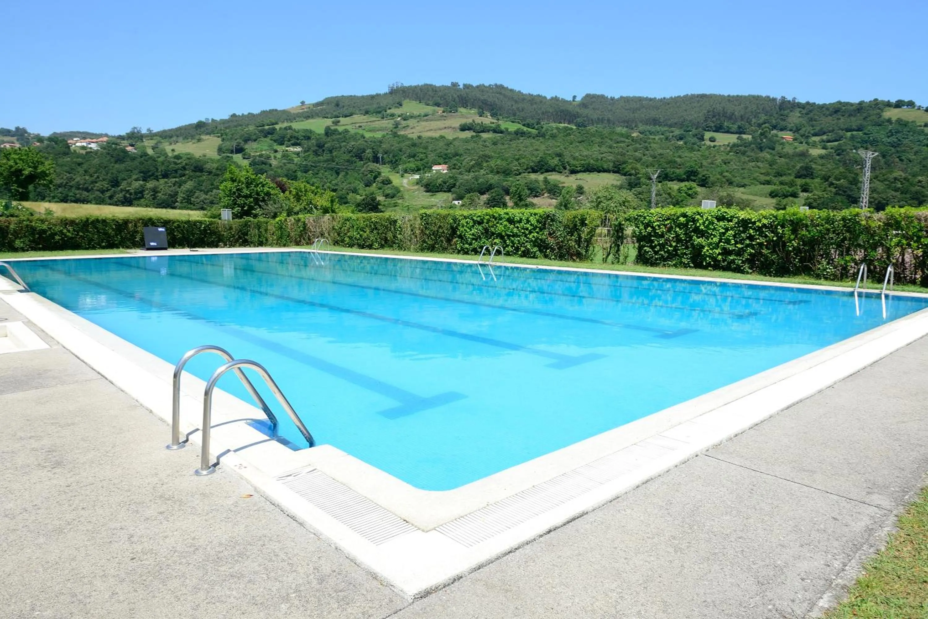Swimming pool in Albergue Finca El Mazo