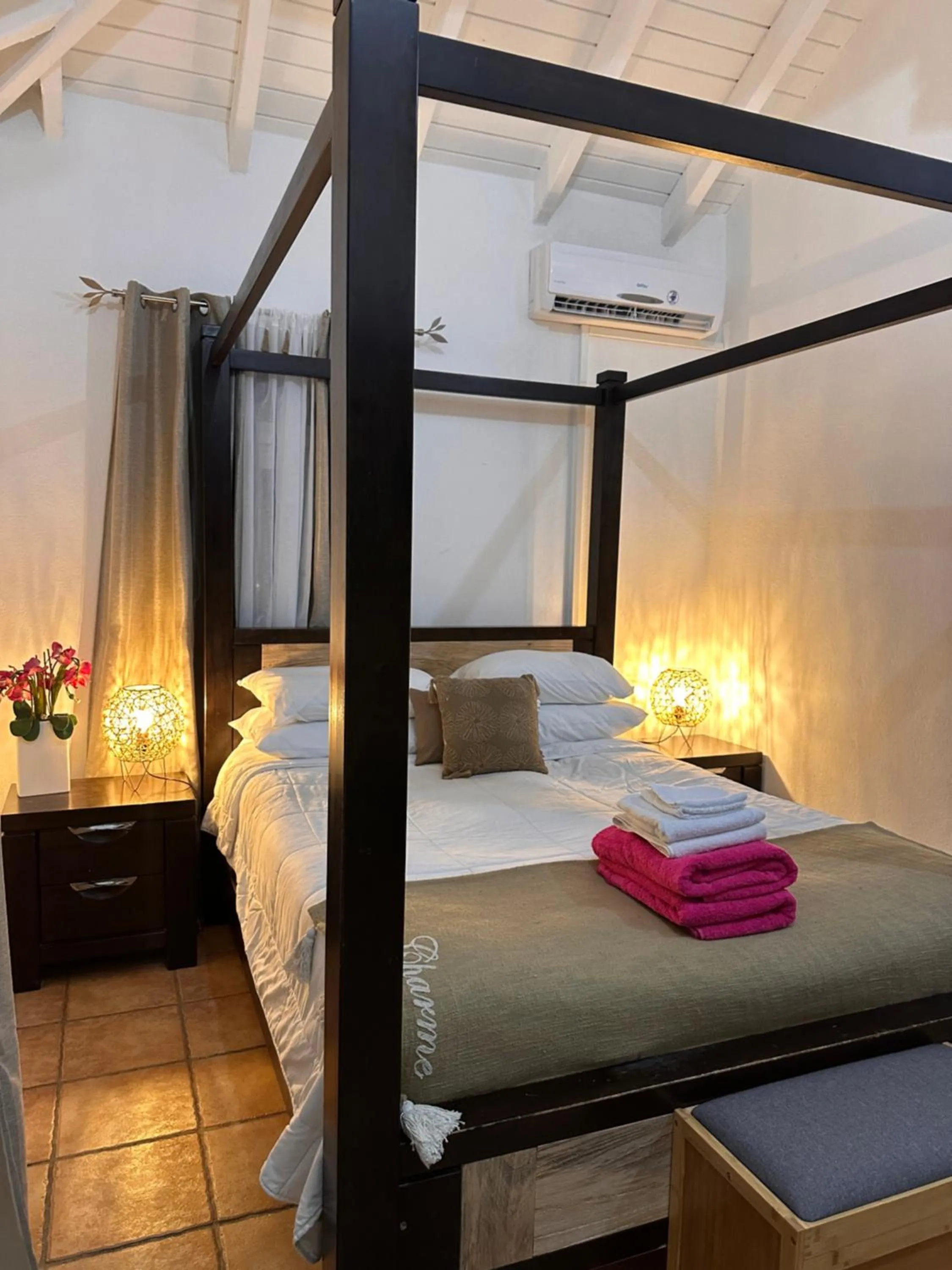 Photo of the whole room, Bed in Villa Kapresse du 978 - Guest house