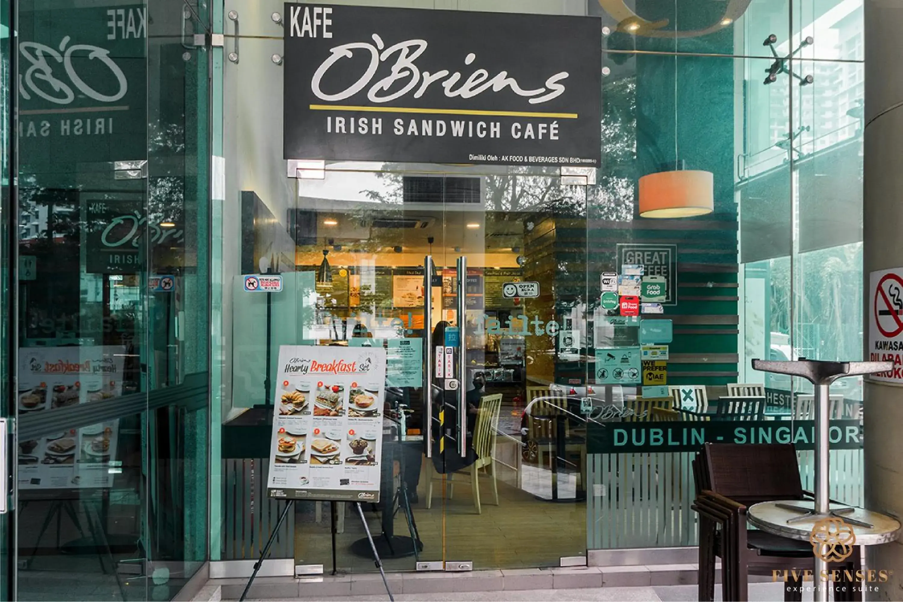 Restaurant/places to eat in Dua Sentral Signature Suites Restaurant/places to eat in Dua Sentral Signature Suites