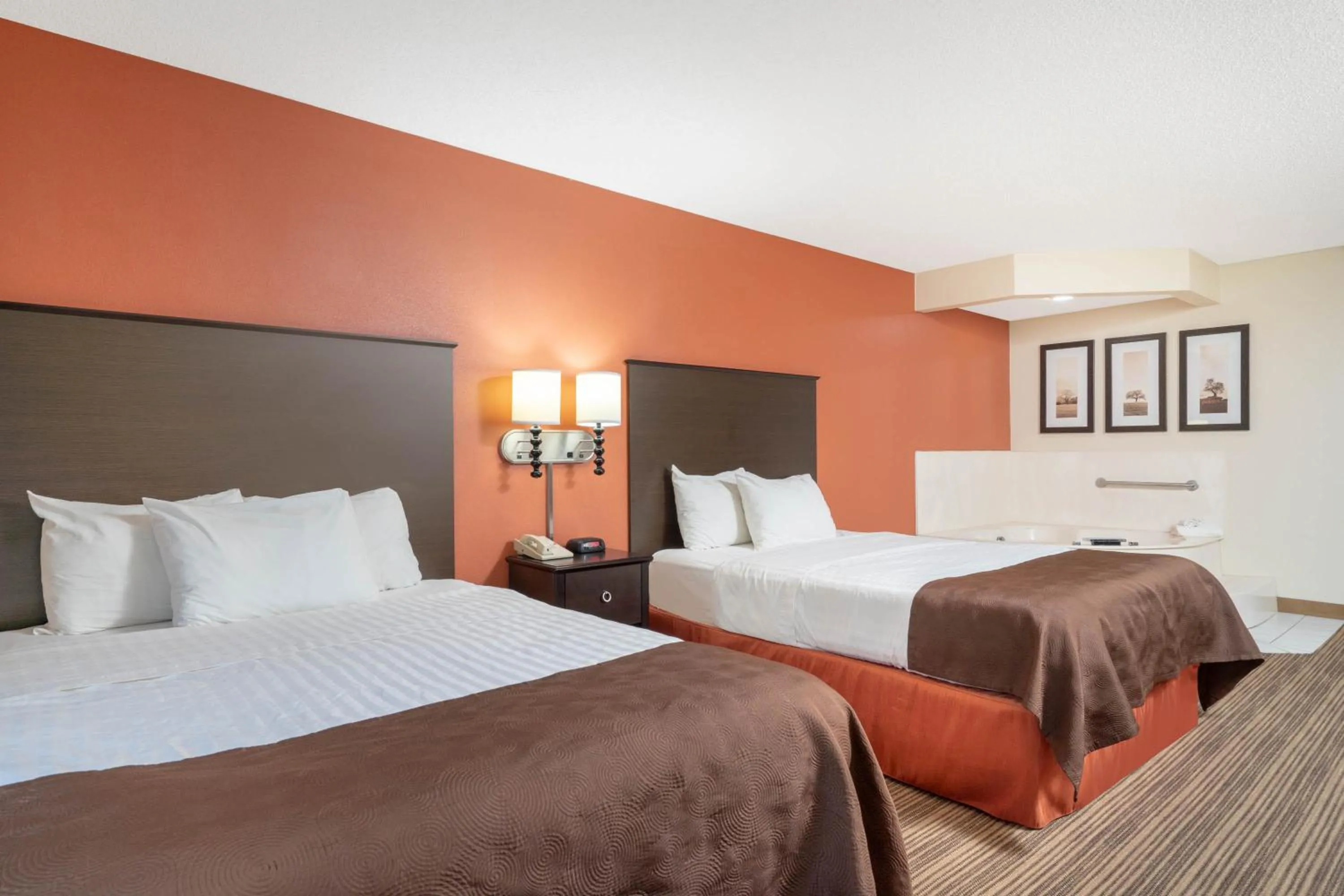 Bedroom, Bed in Aspen Hotel Rogers Formerly Americ inn