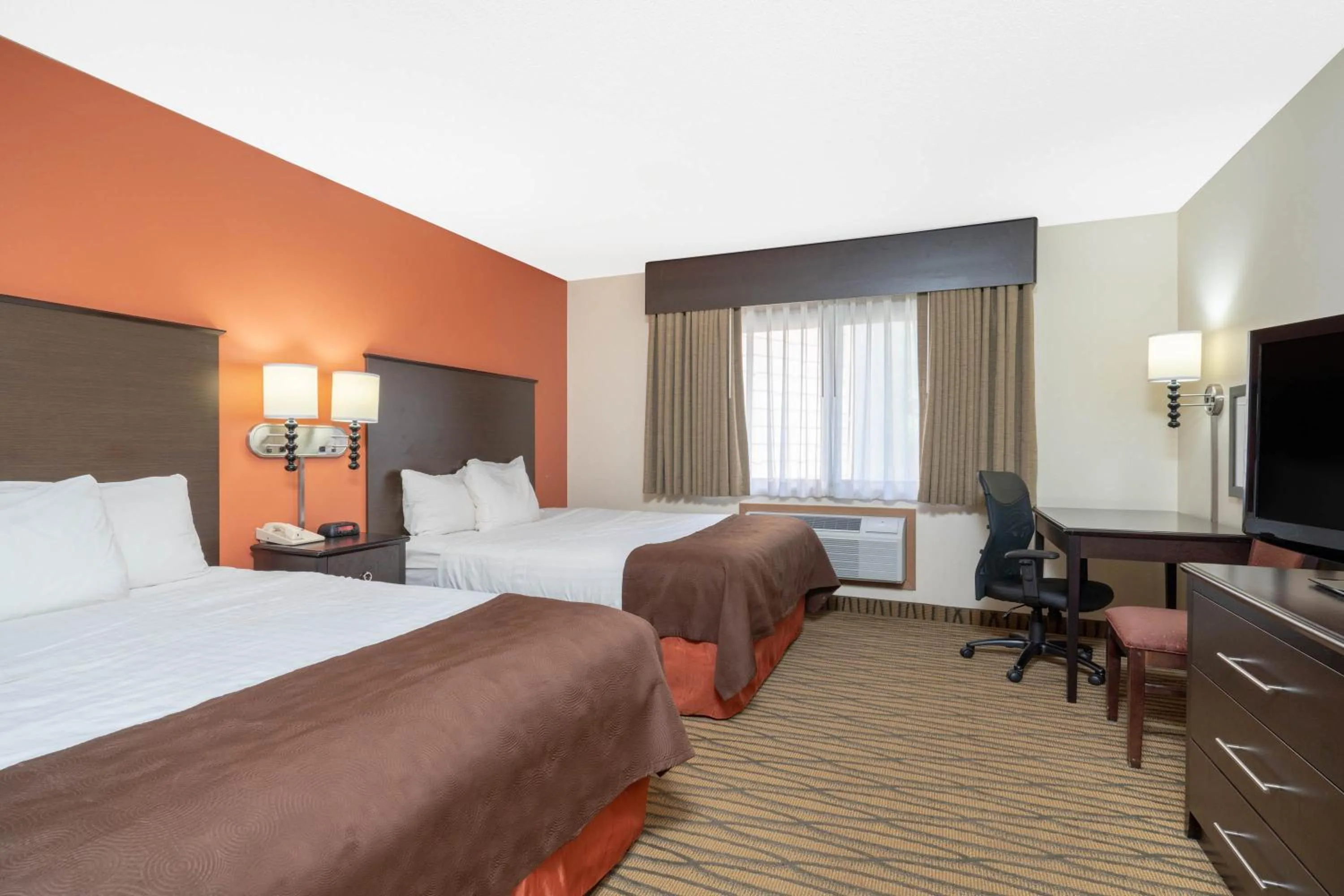 Photo of the whole room, Bed in Aspen Hotel Rogers Formerly Americ inn