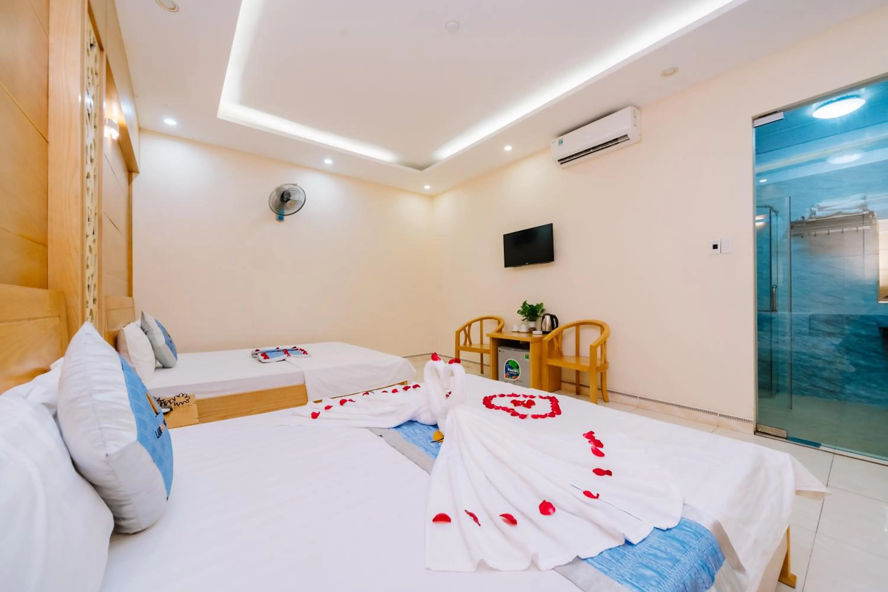 TV and multimedia in Lang Chai Hotel Cat Ba