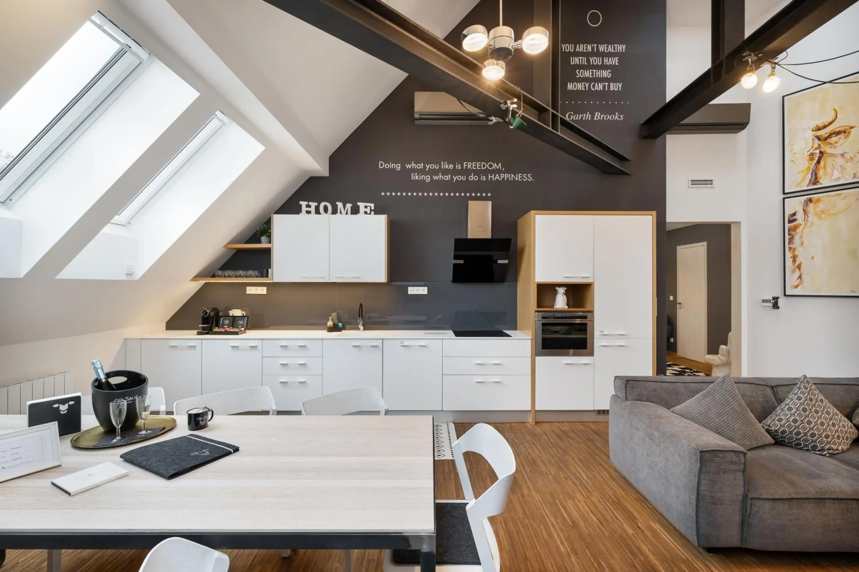 Photo of the whole room in MOOo Downtown Photo of the whole room in MOOo Downtown