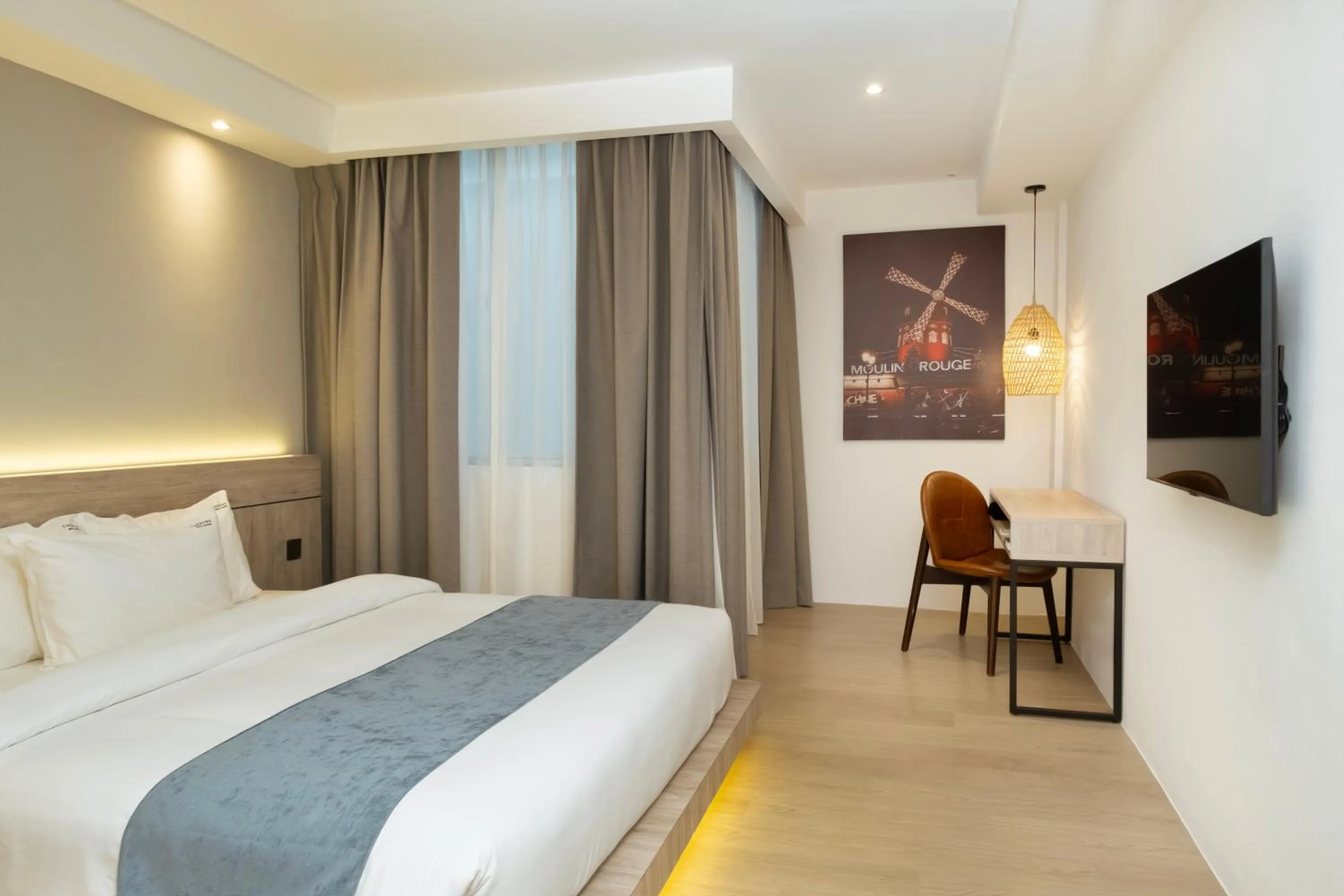 Bedroom, Bed in Theatre Hotel