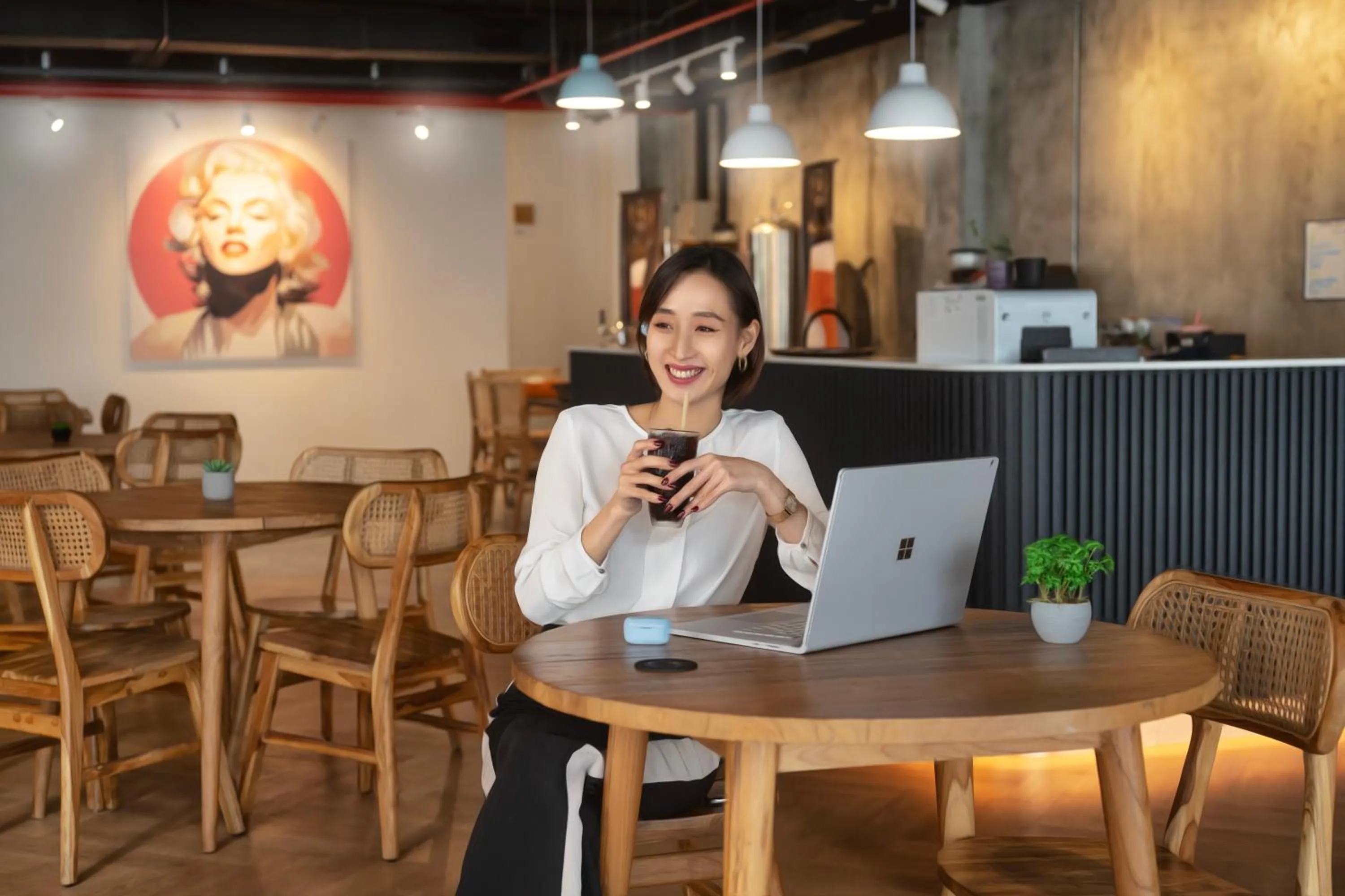 Restaurant/places to eat in Theatre Hotel