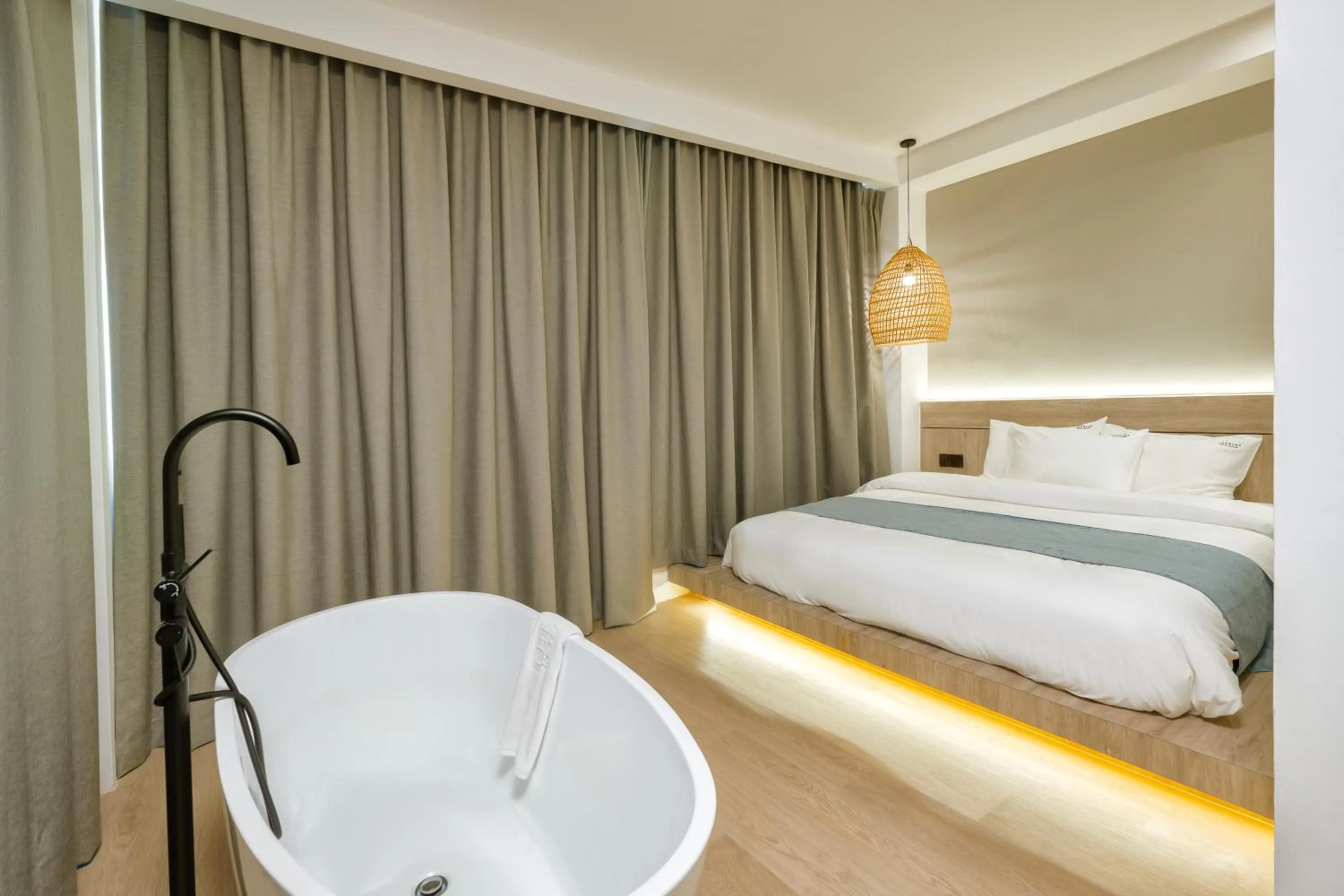 Bedroom, Bed in Theatre Hotel