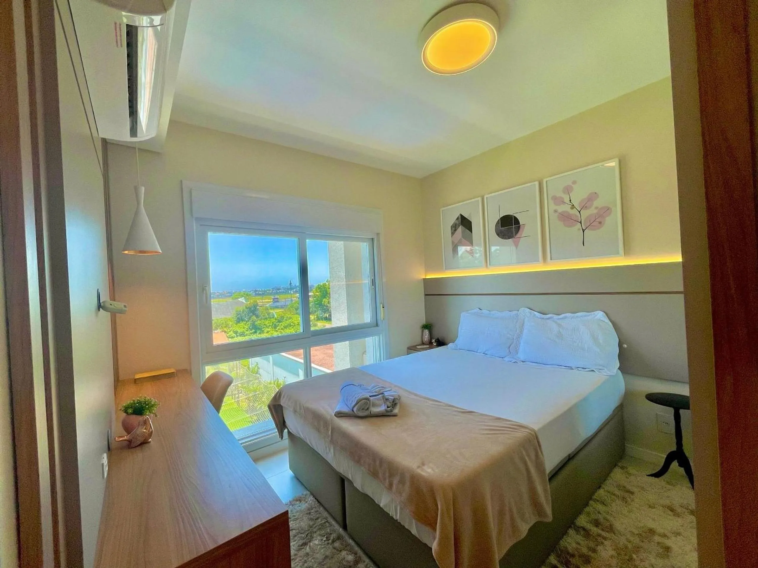 Photo of the whole room, Bed in Atlântida Green Square - 408B