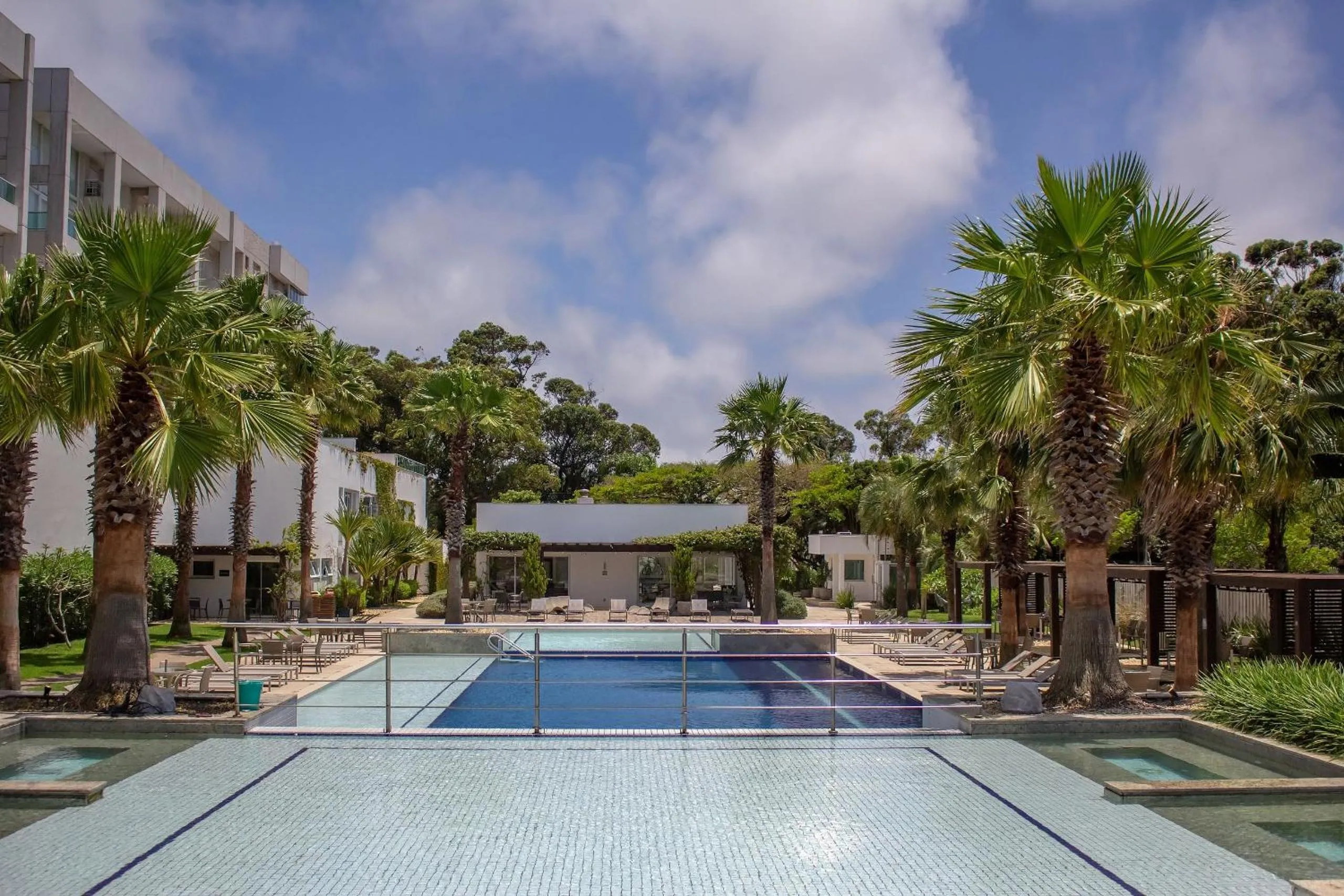 Pool view in Atlântida Green Square - 408B