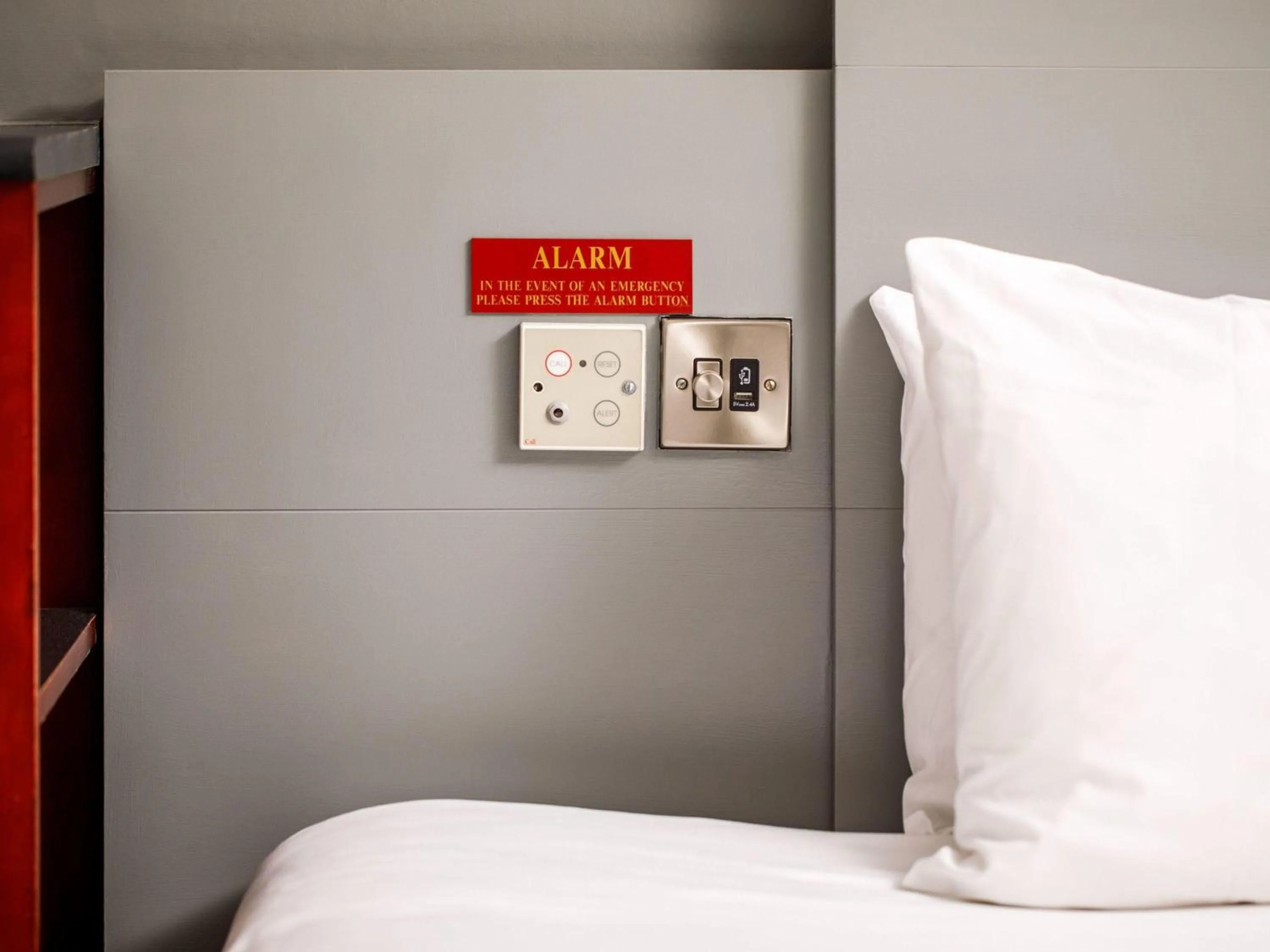 Bedroom, Bed in Mercure Chester Abbots Well Hotel