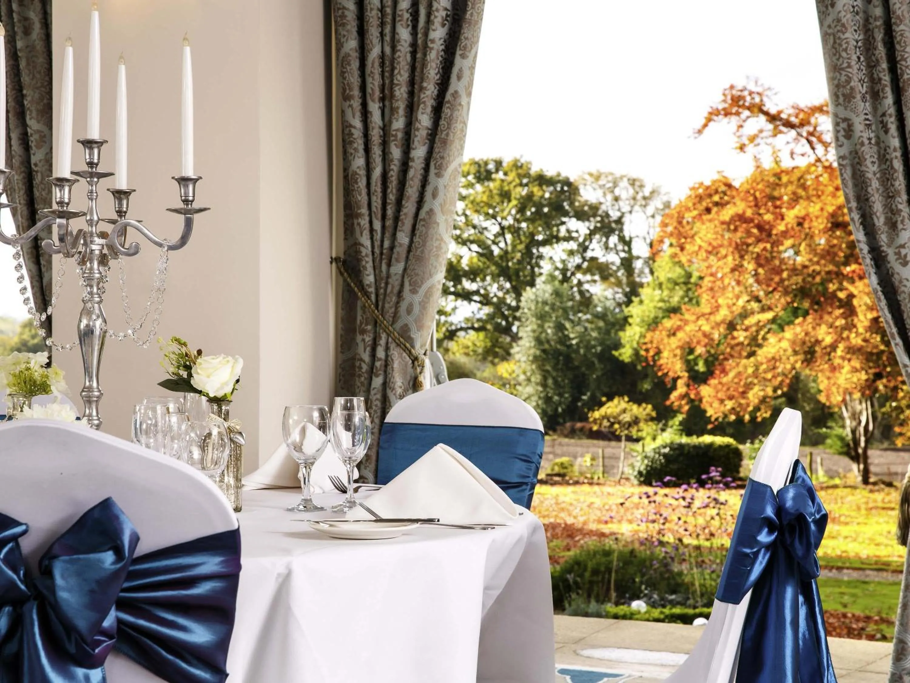 wedding in Mercure Chester Abbots Well Hotel