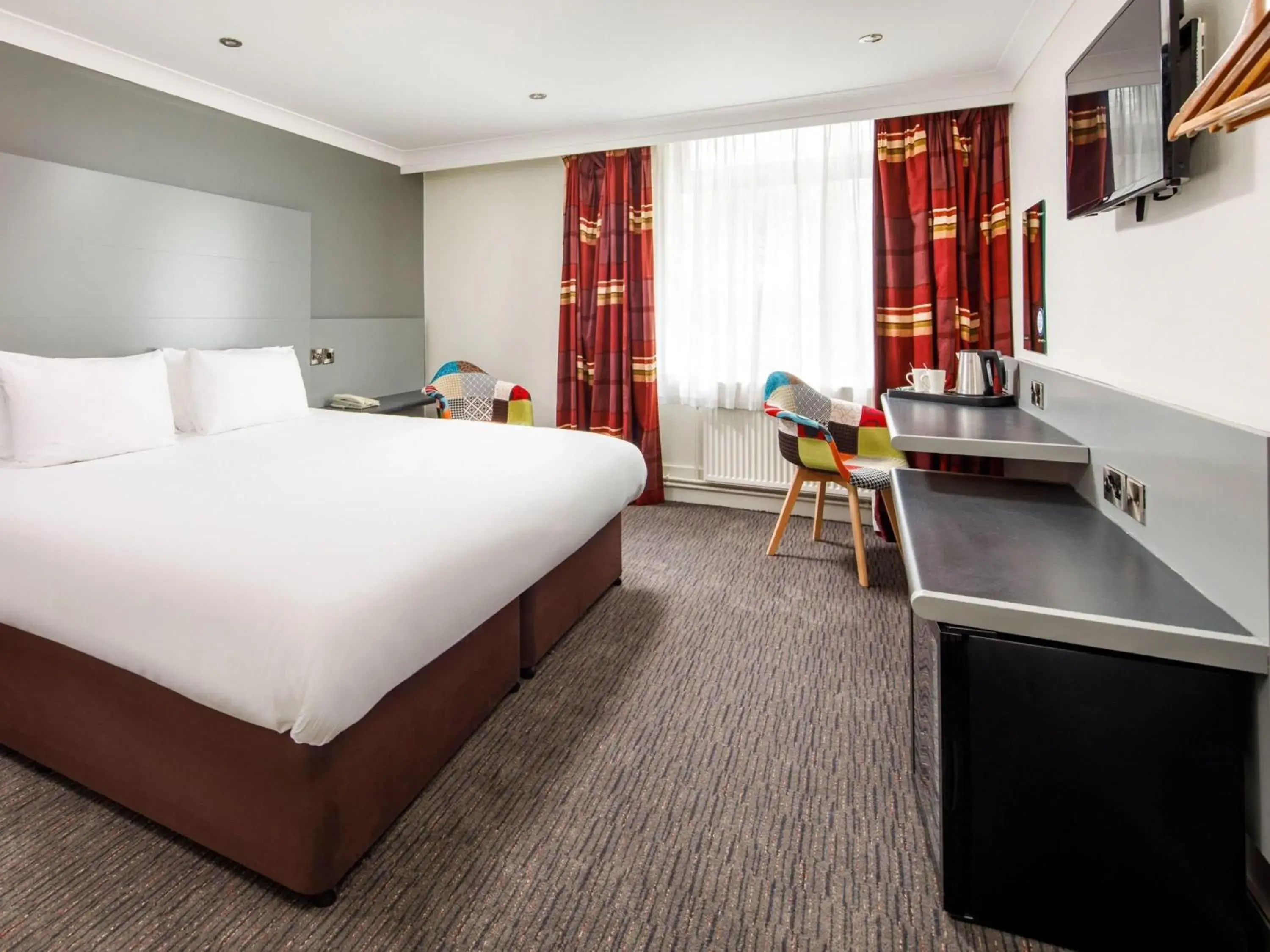 Bedroom, Bed in Mercure Chester Abbots Well Hotel Bedroom, Bed in Mercure Chester Abbots Well Hotel