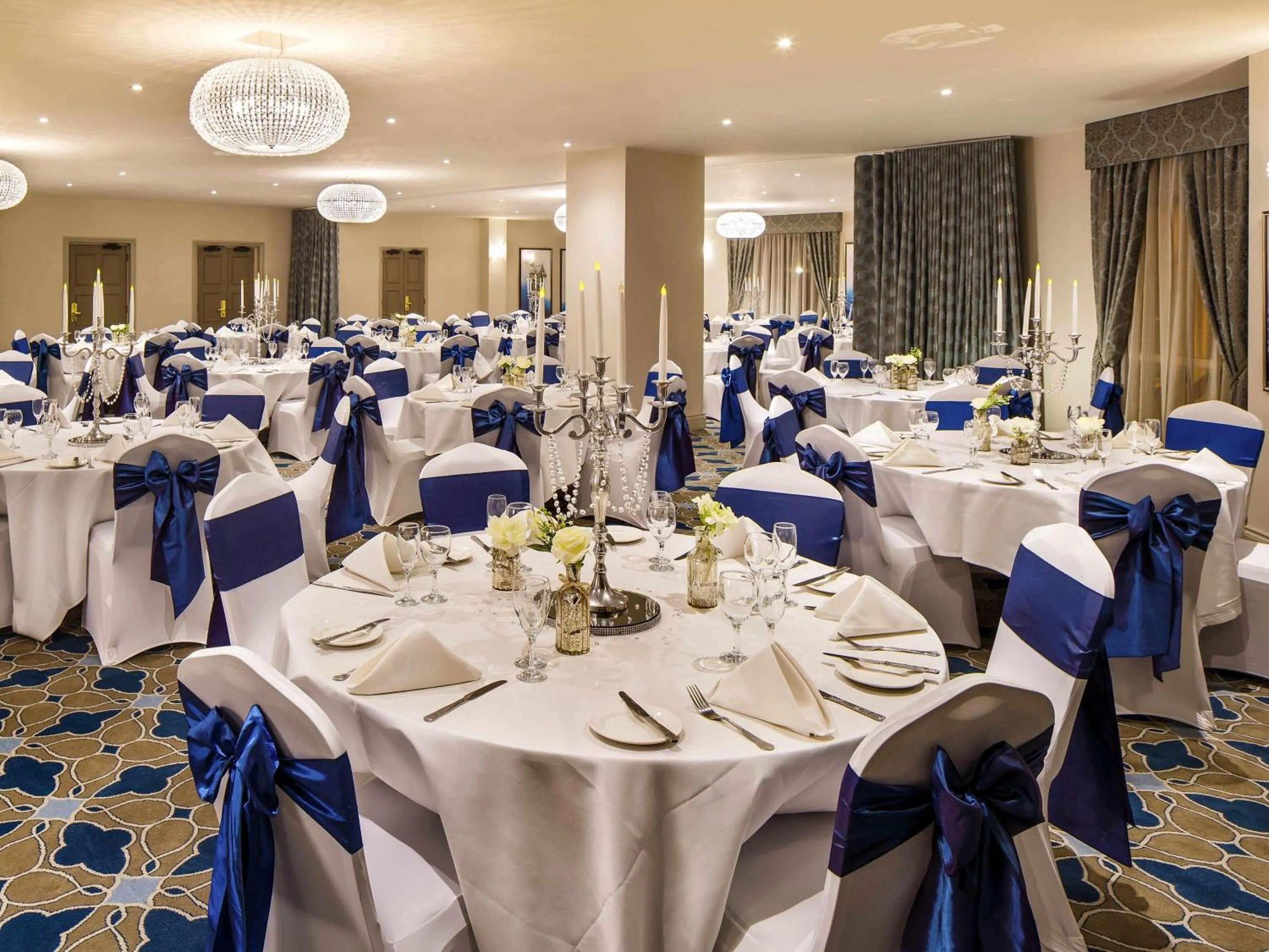 wedding in Mercure Chester Abbots Well Hotel