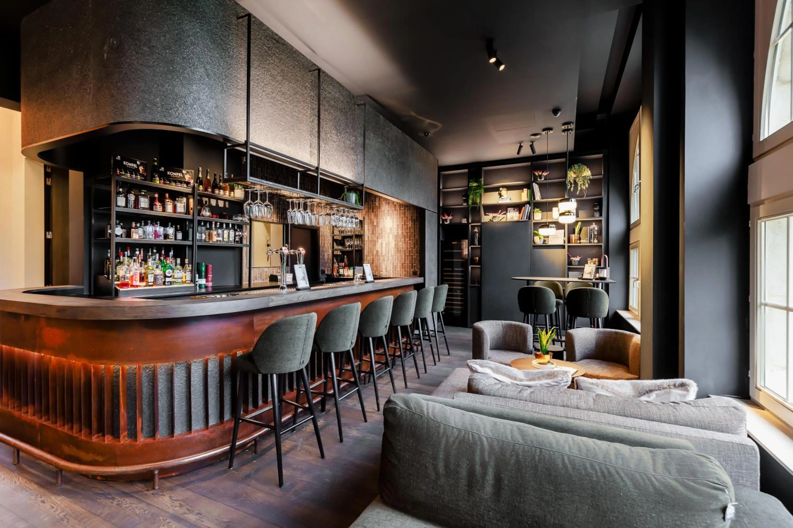 Restaurant/places to eat in Terhills Hotel