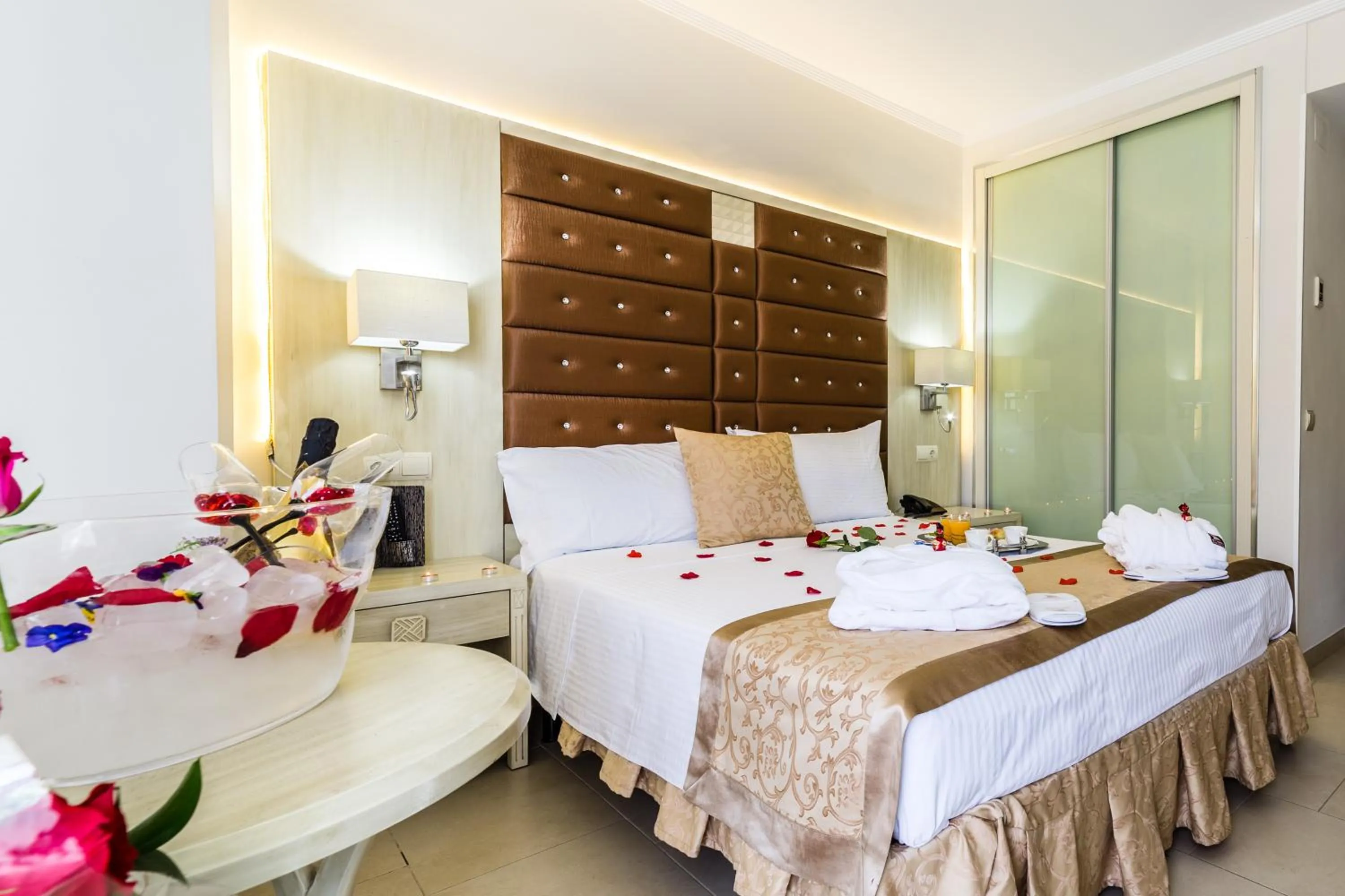 Photo of the whole room, Bed in Moon Dreams Torremolinos - Adults Recommended