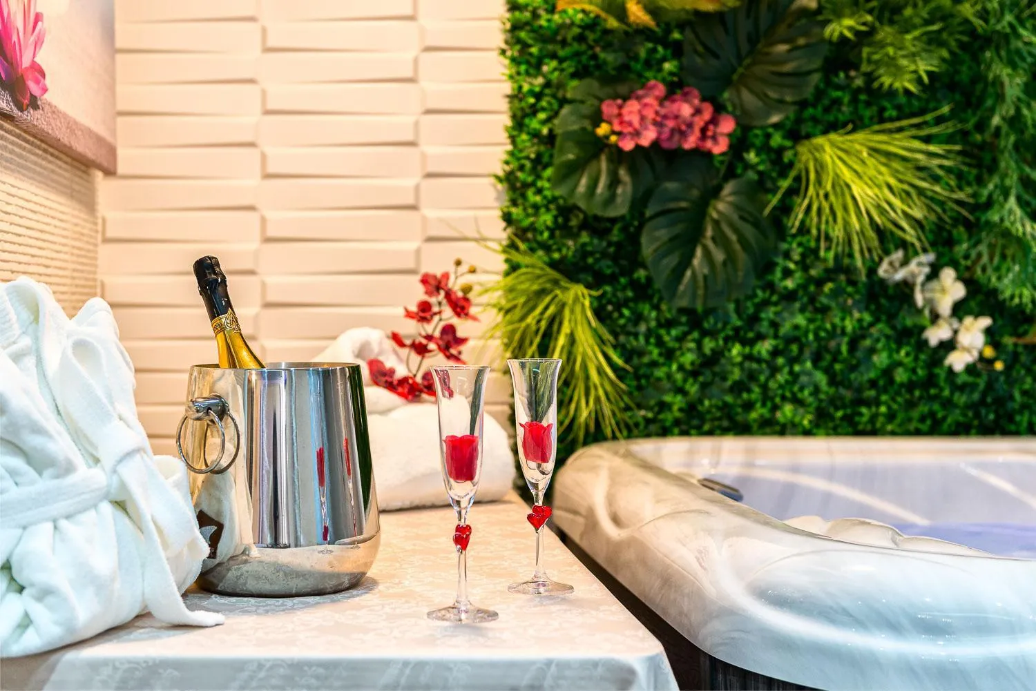 Hot Tub in Moon Dreams Torremolinos - Adults Recommended