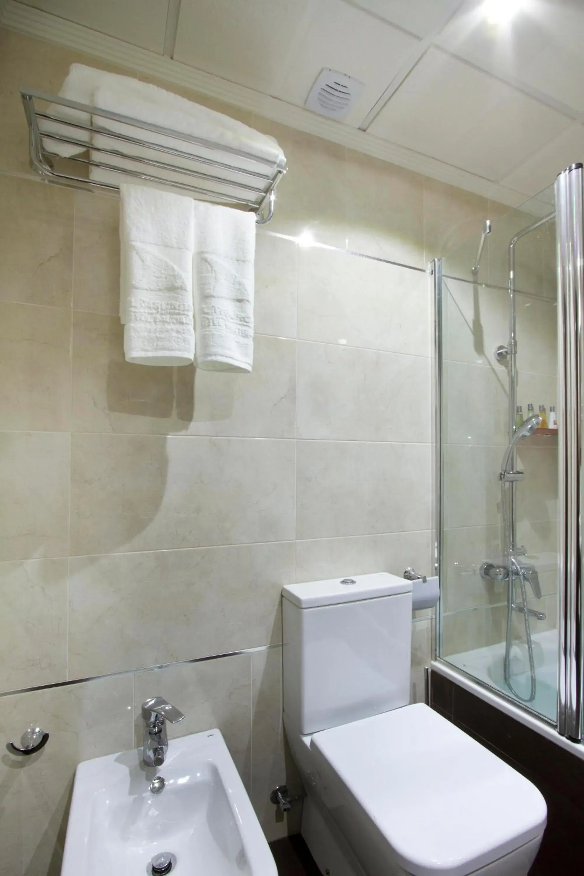 Bathroom in Moon Dreams Torremolinos - Adults Recommended Bathroom in Moon Dreams Torremolinos - Adults Recommended