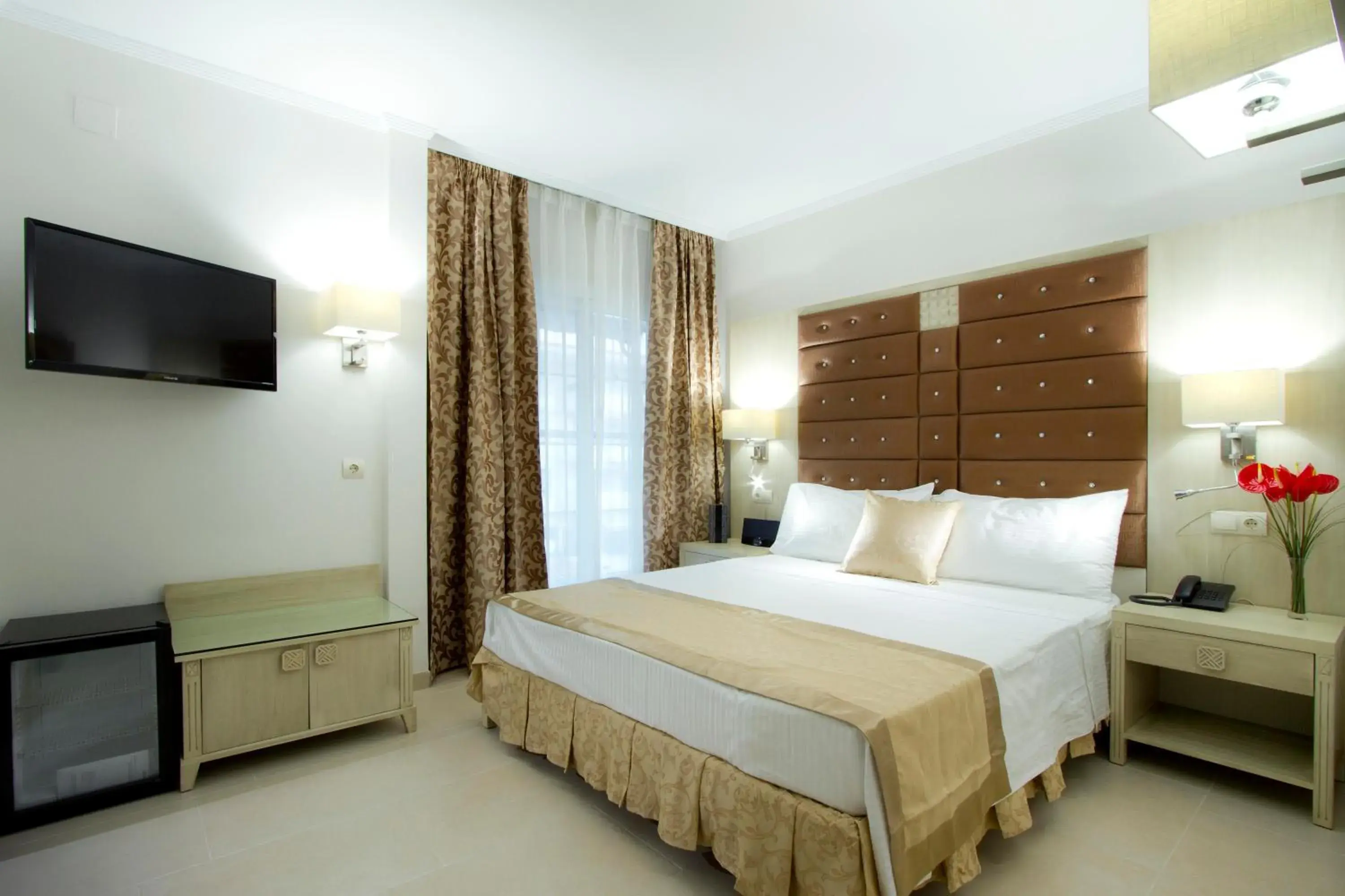 Bedroom, Bed in BLUESEA Alborán Adults Only- Ex Hotel MD Torremolinos Bedroom, Bed in BLUESEA Alborán Adults Only- Ex Hotel MD Torremolinos