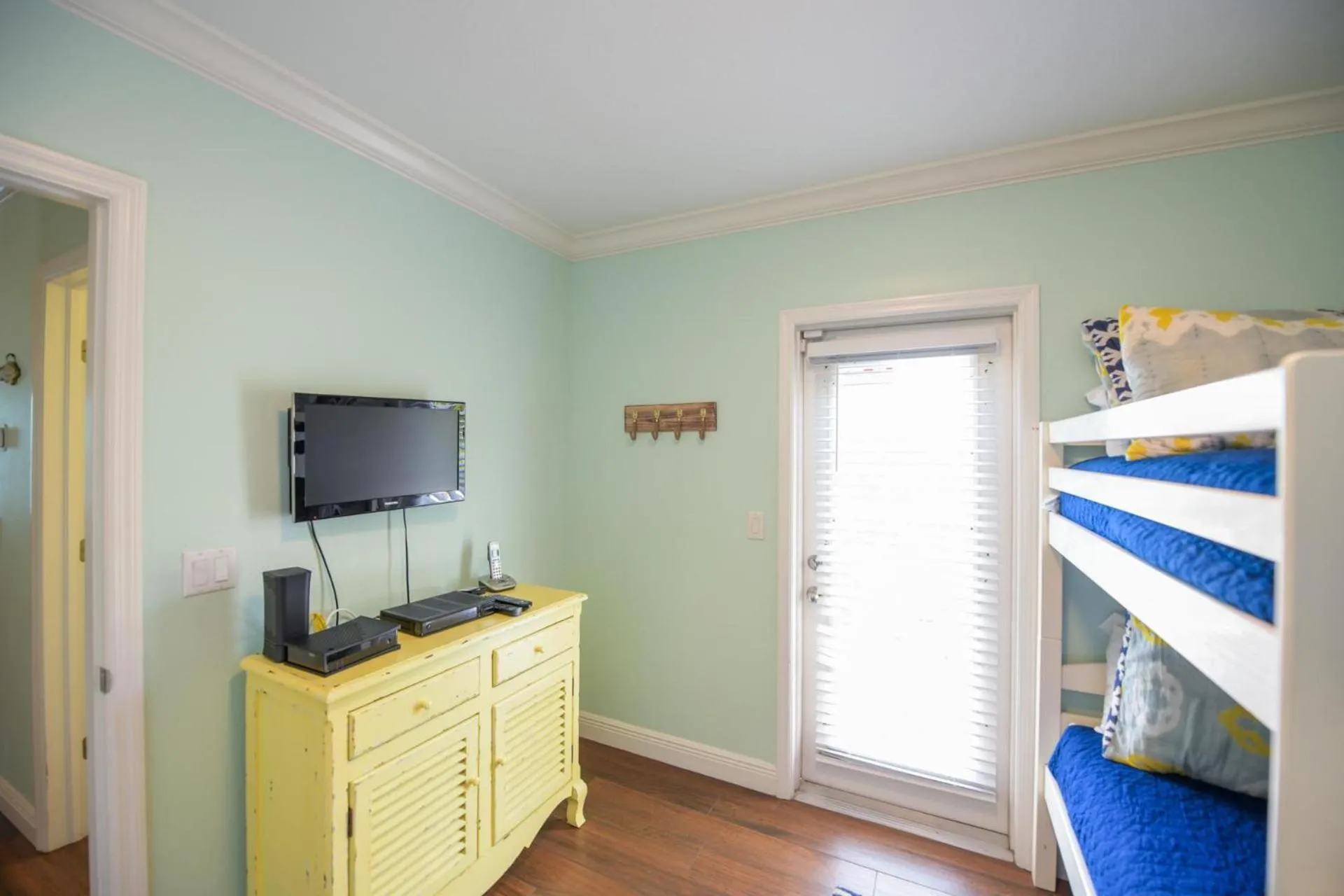 Bed in Blue Pineapple