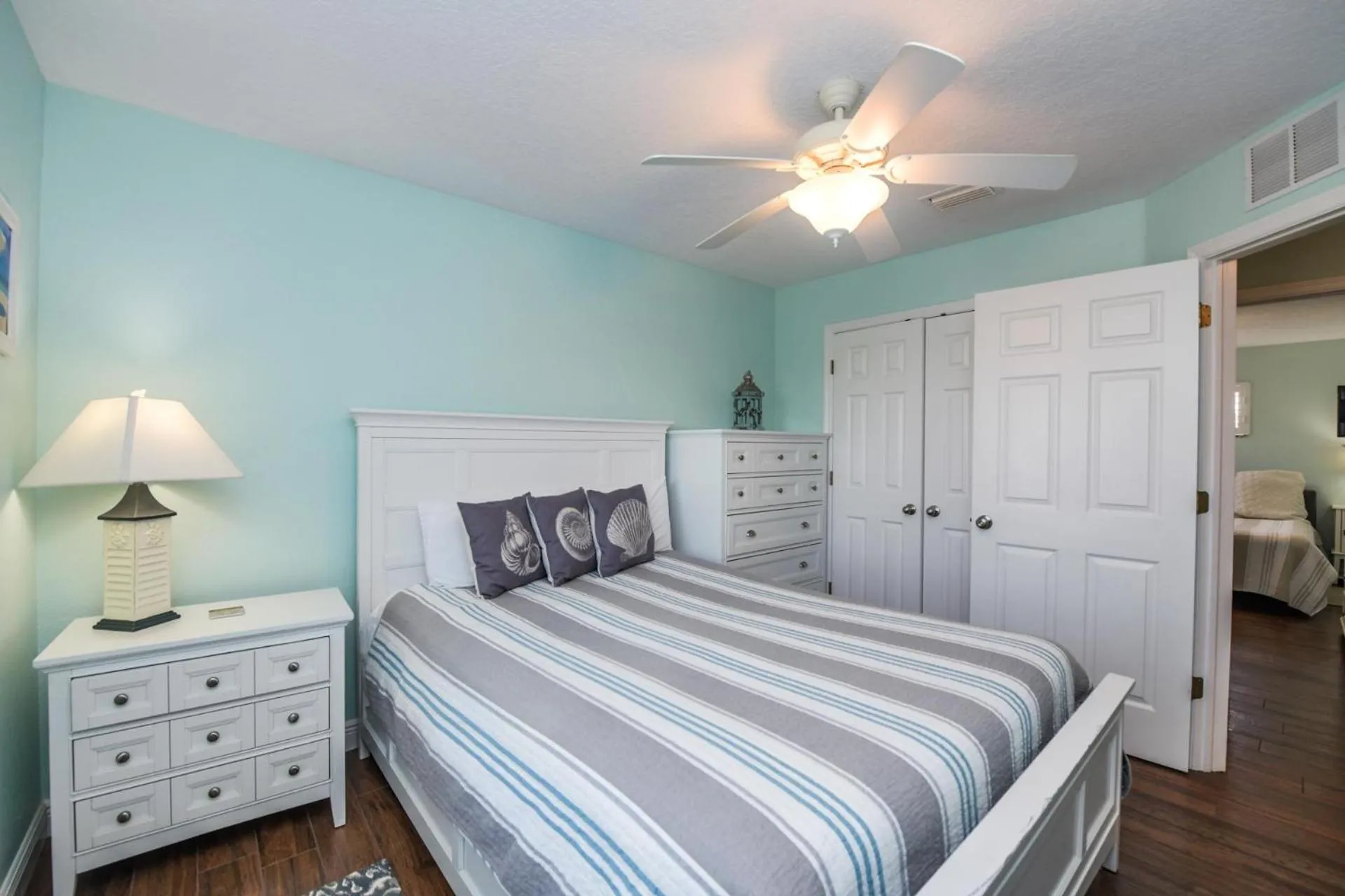 Bed in Blue Pineapple