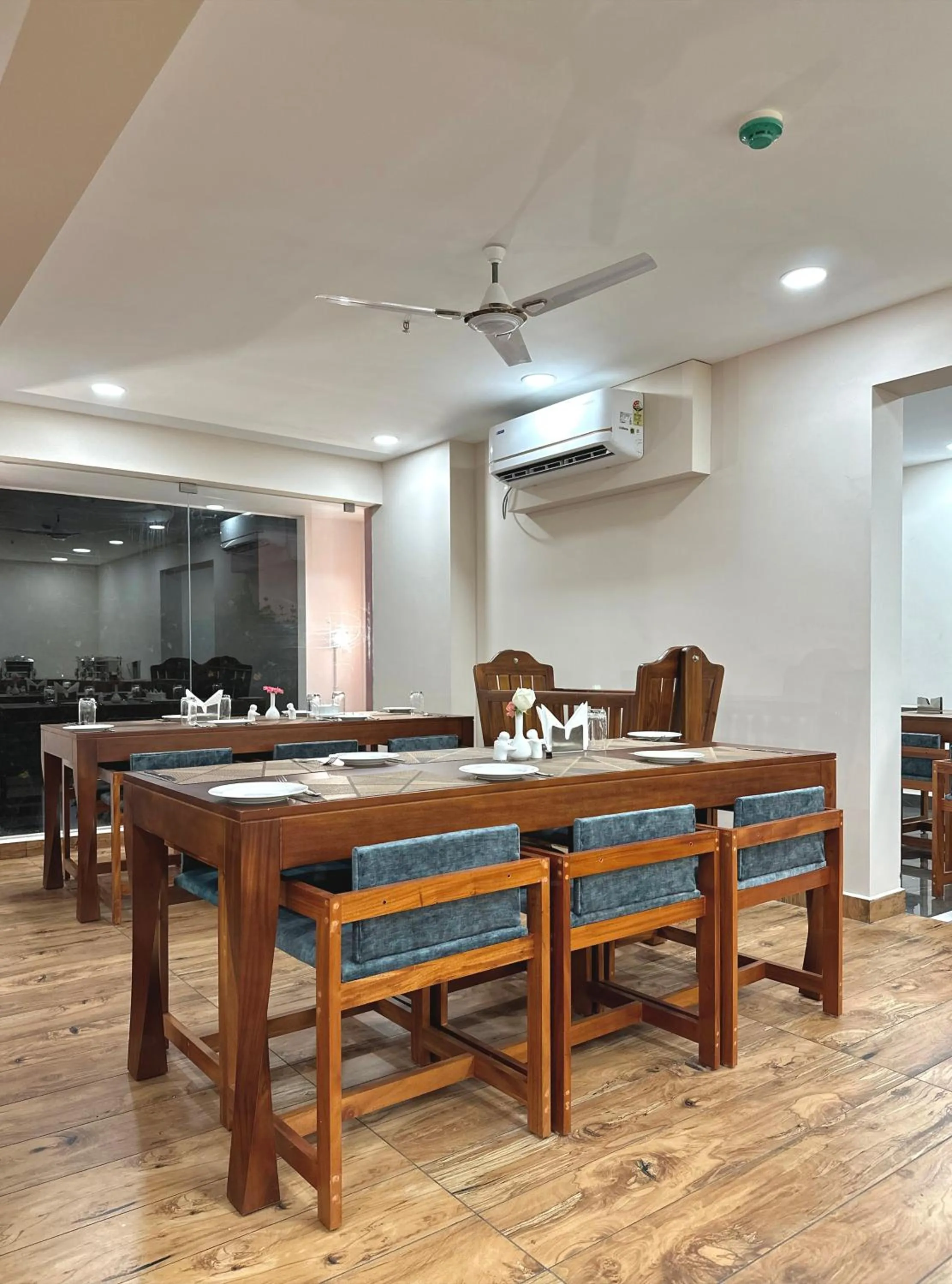 Restaurant/places to eat in The Habitat Suites-Walkable distance to Guruvayoor temple