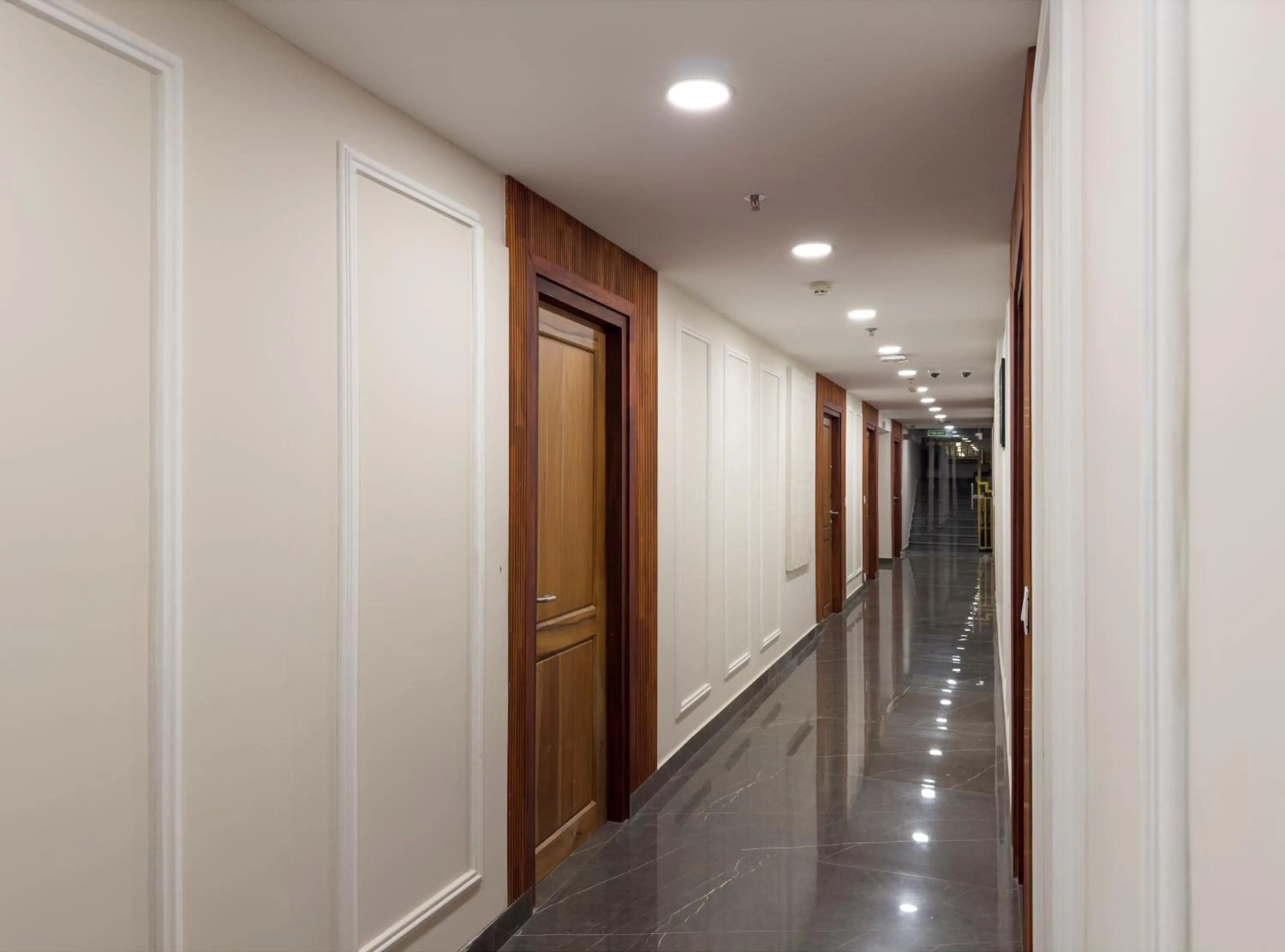 elevator in The Habitat Suites-Walkable distance to Guruvayoor temple