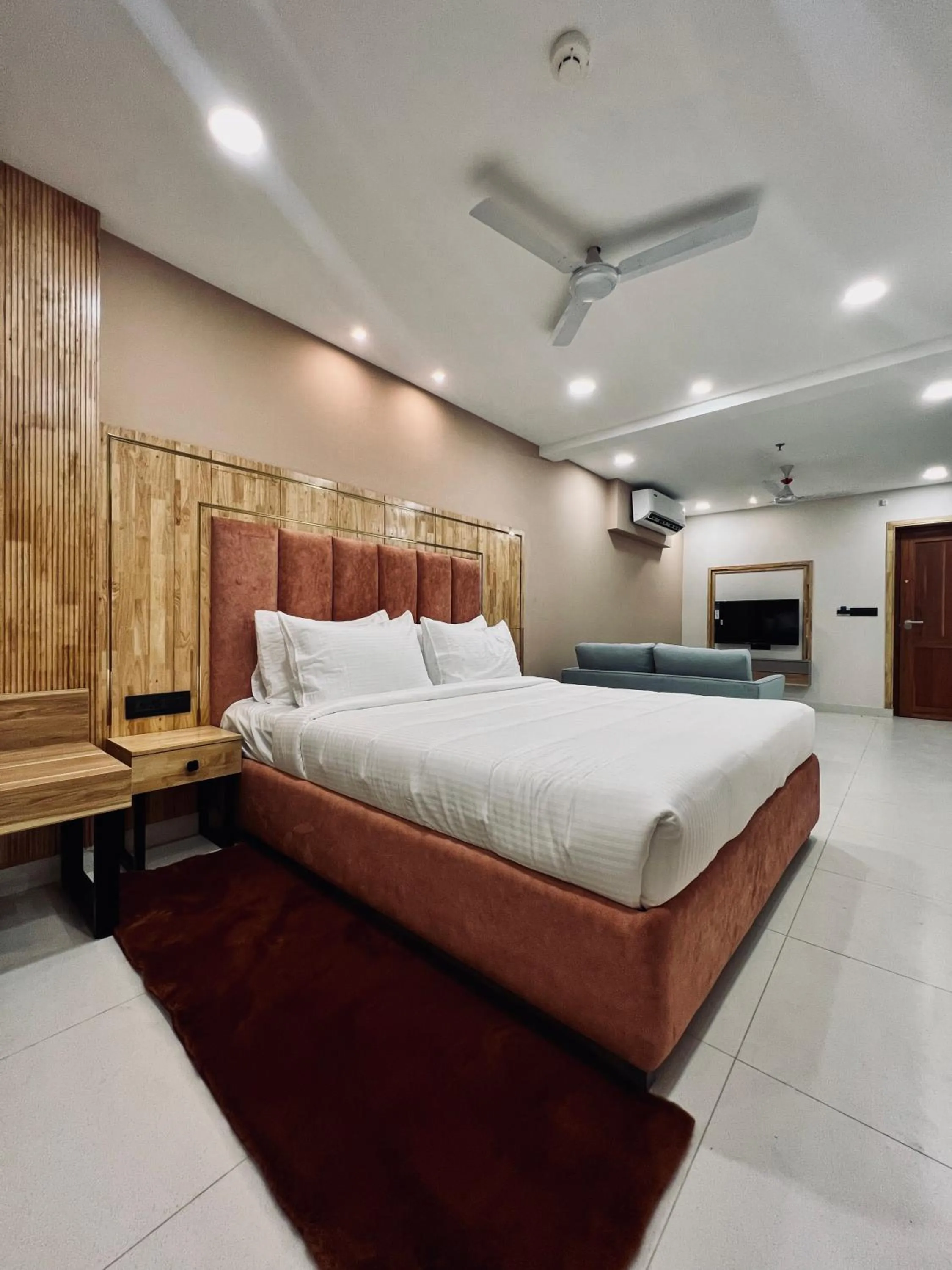 Bedroom, Bed in The Habitat Suites-Walkable distance to Guruvayoor temple