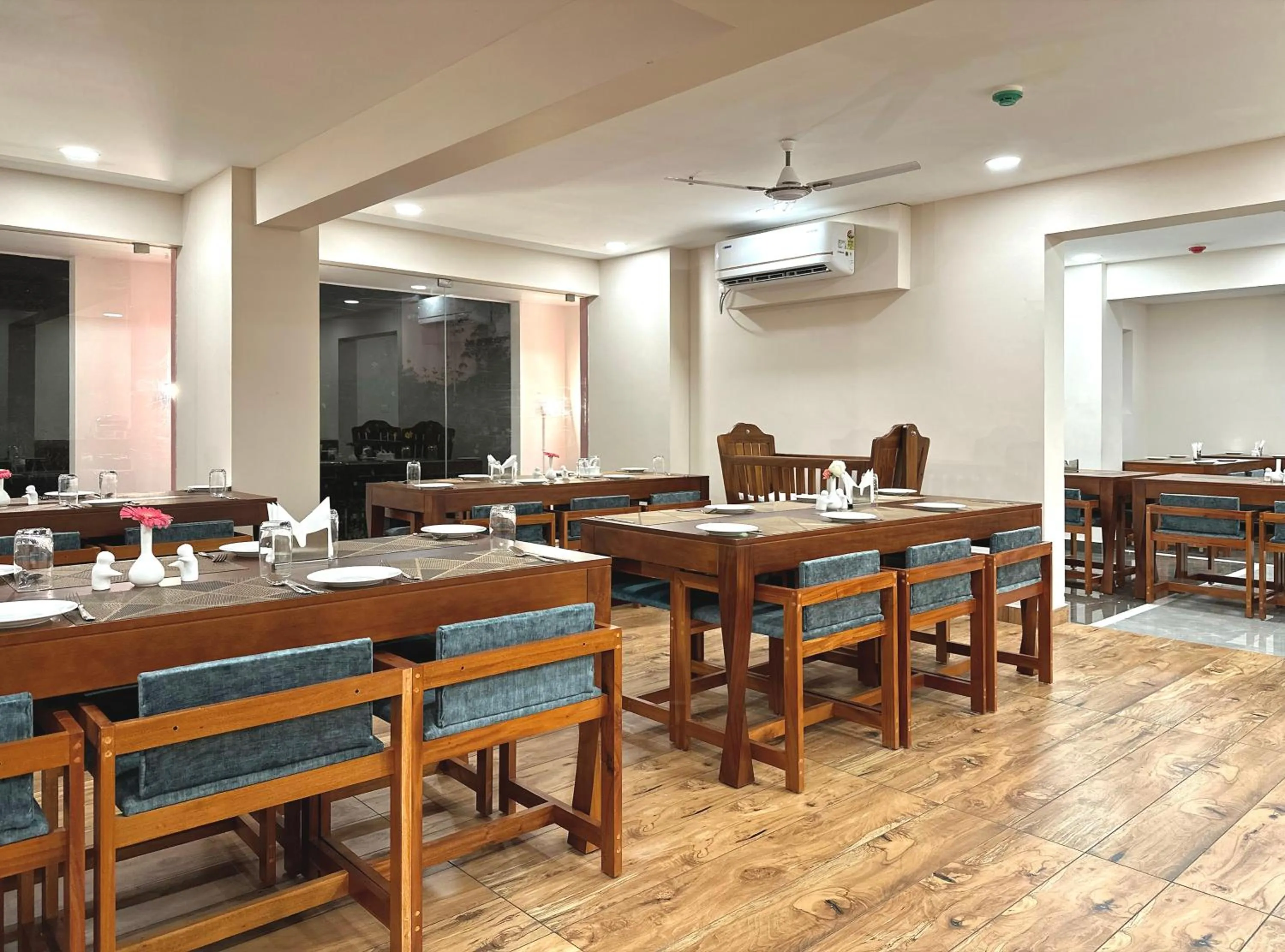 Restaurant/places to eat in The Habitat Suites-Walkable distance to Guruvayoor temple