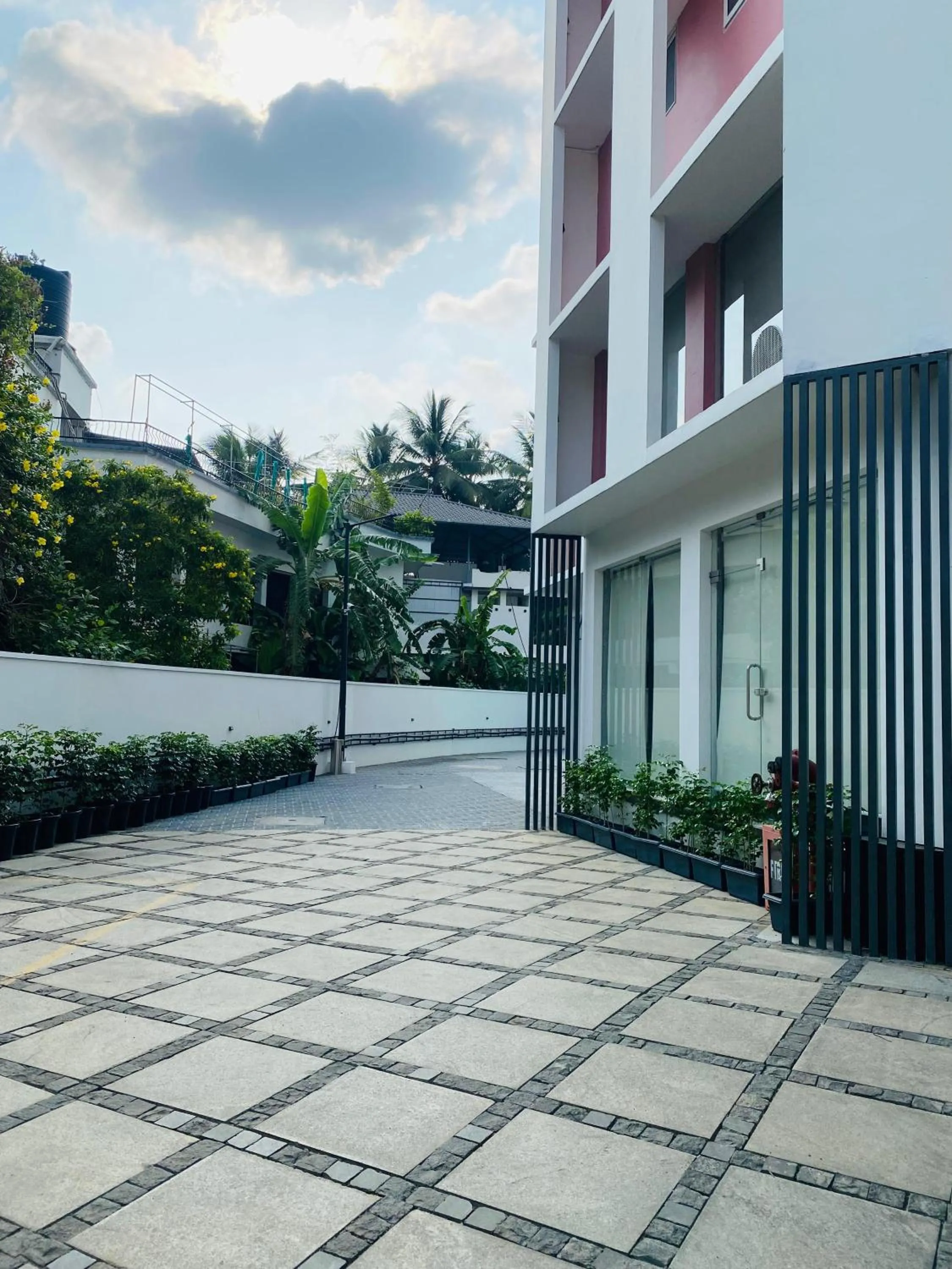 Facade/entrance in The Habitat Suites-Walkable distance to Guruvayoor temple