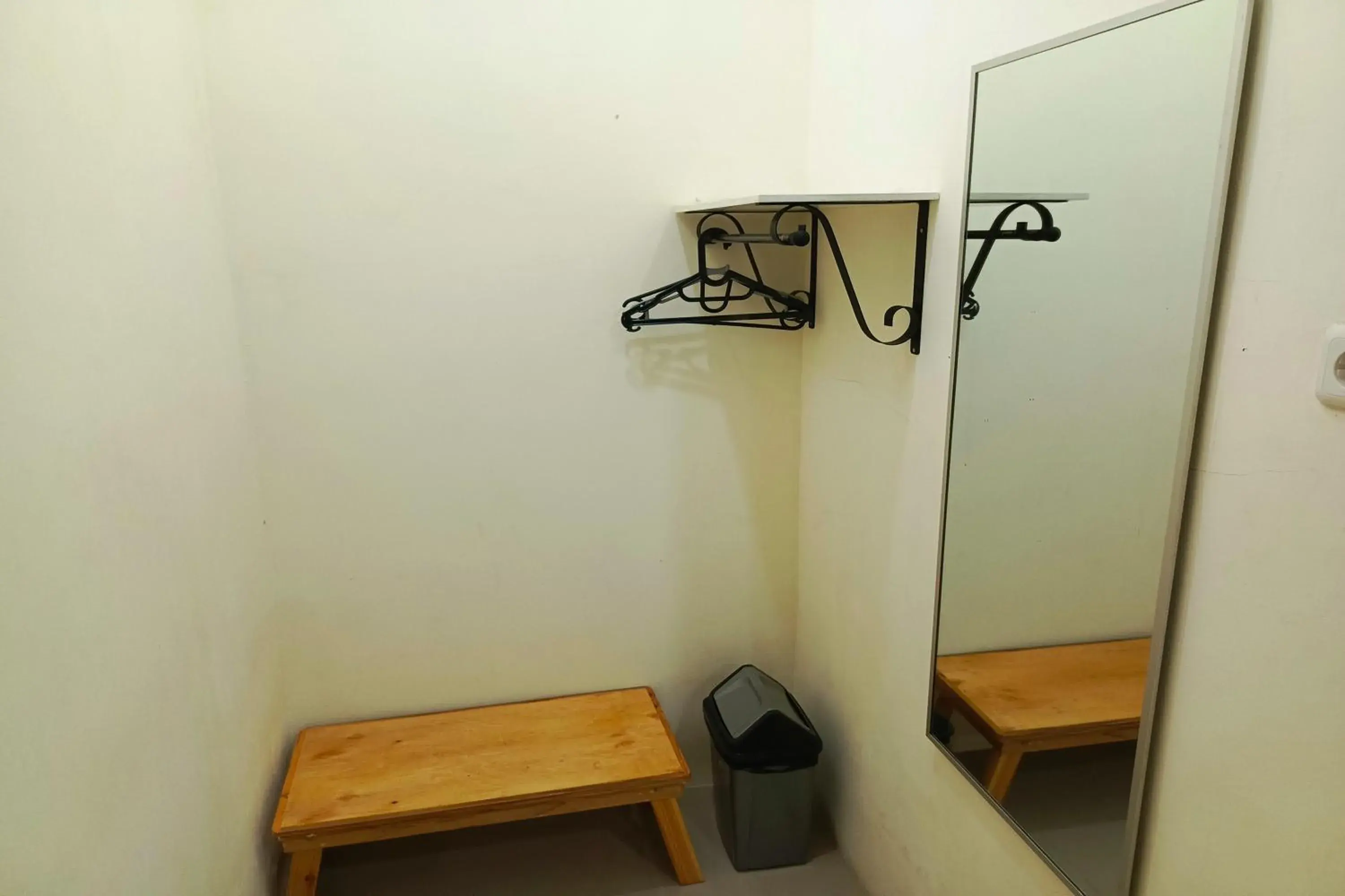 wardrobe in Adisa Homestay wardrobe in Adisa Homestay