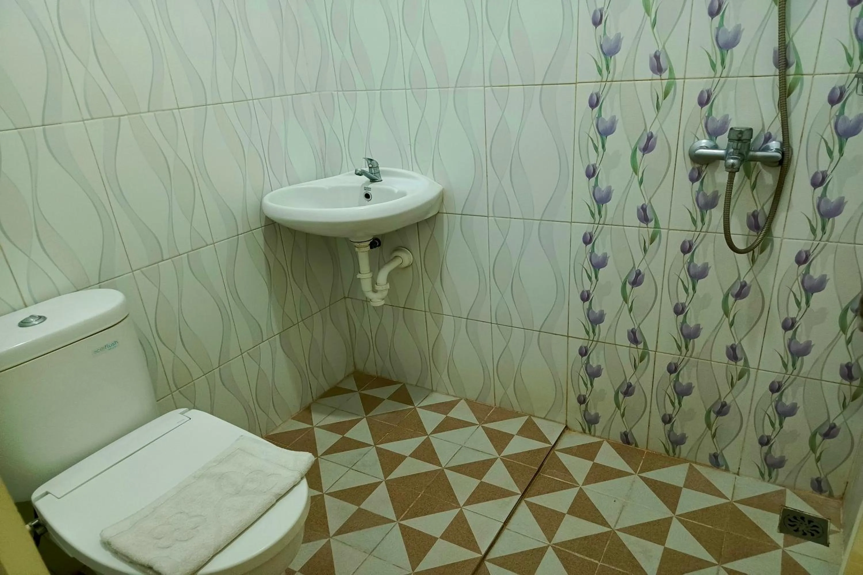 Bathroom in Adisa Homestay