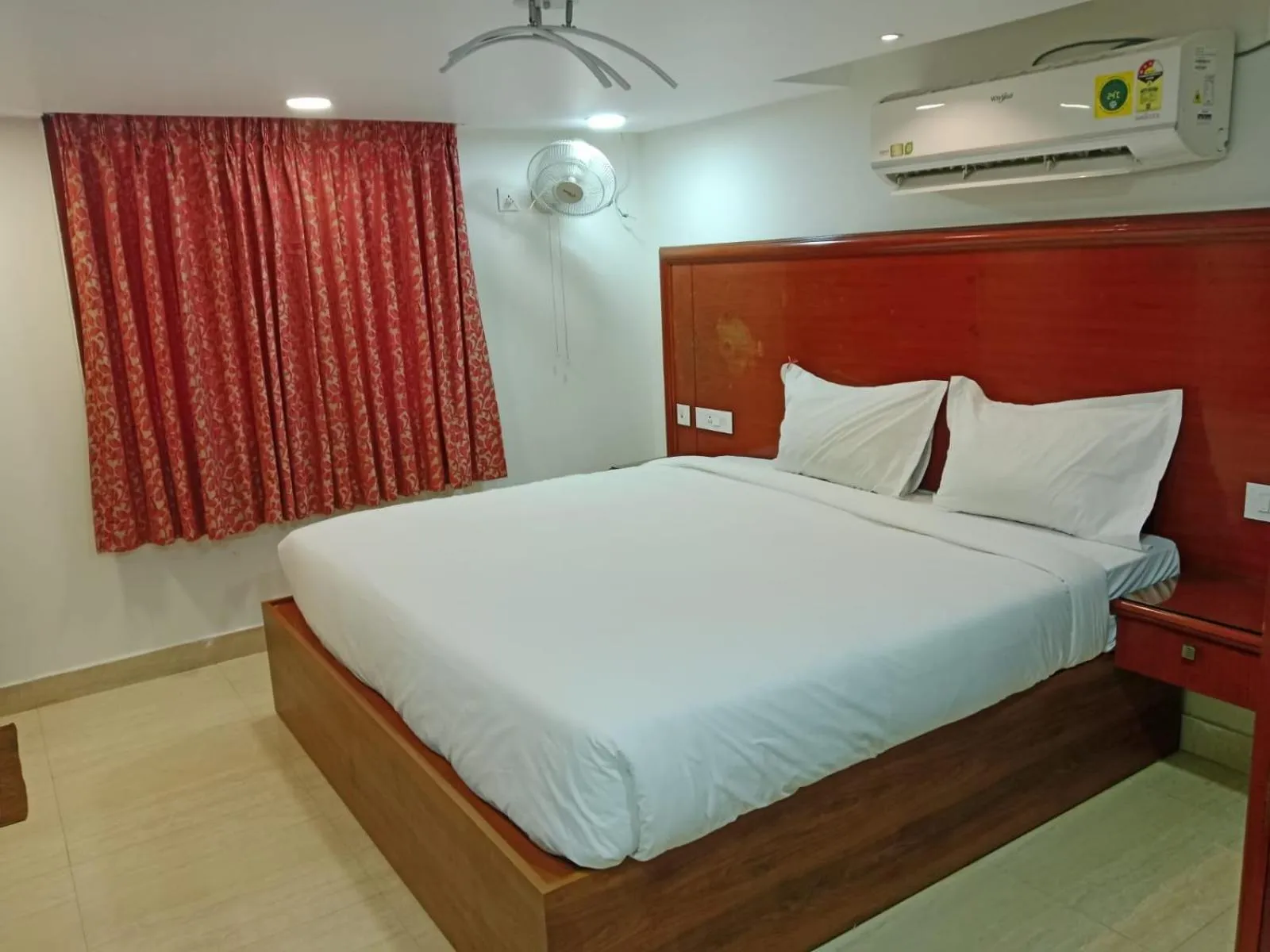 Bed in Azhagappa Residency
