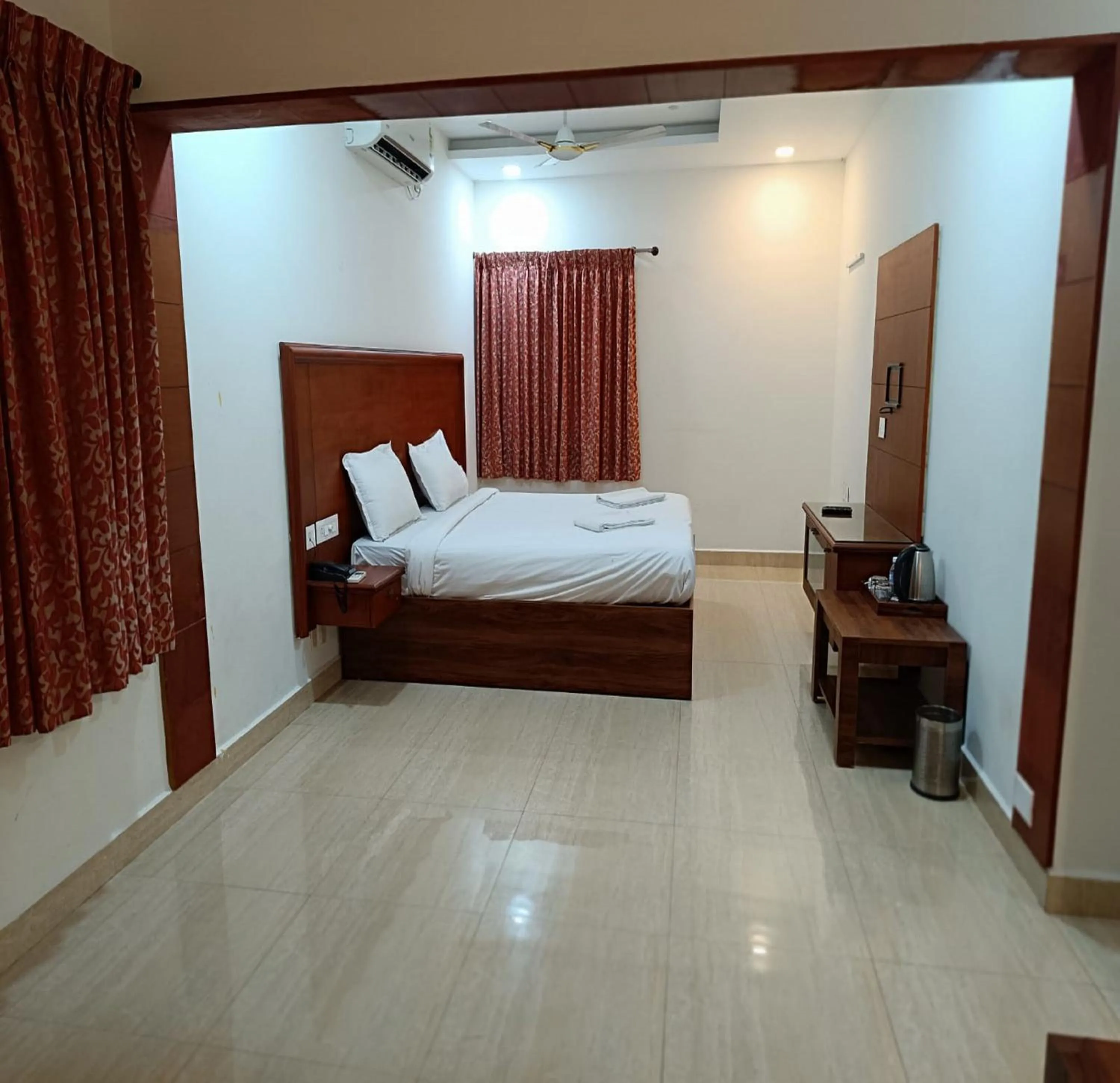 Bed in Azhagappa Residency