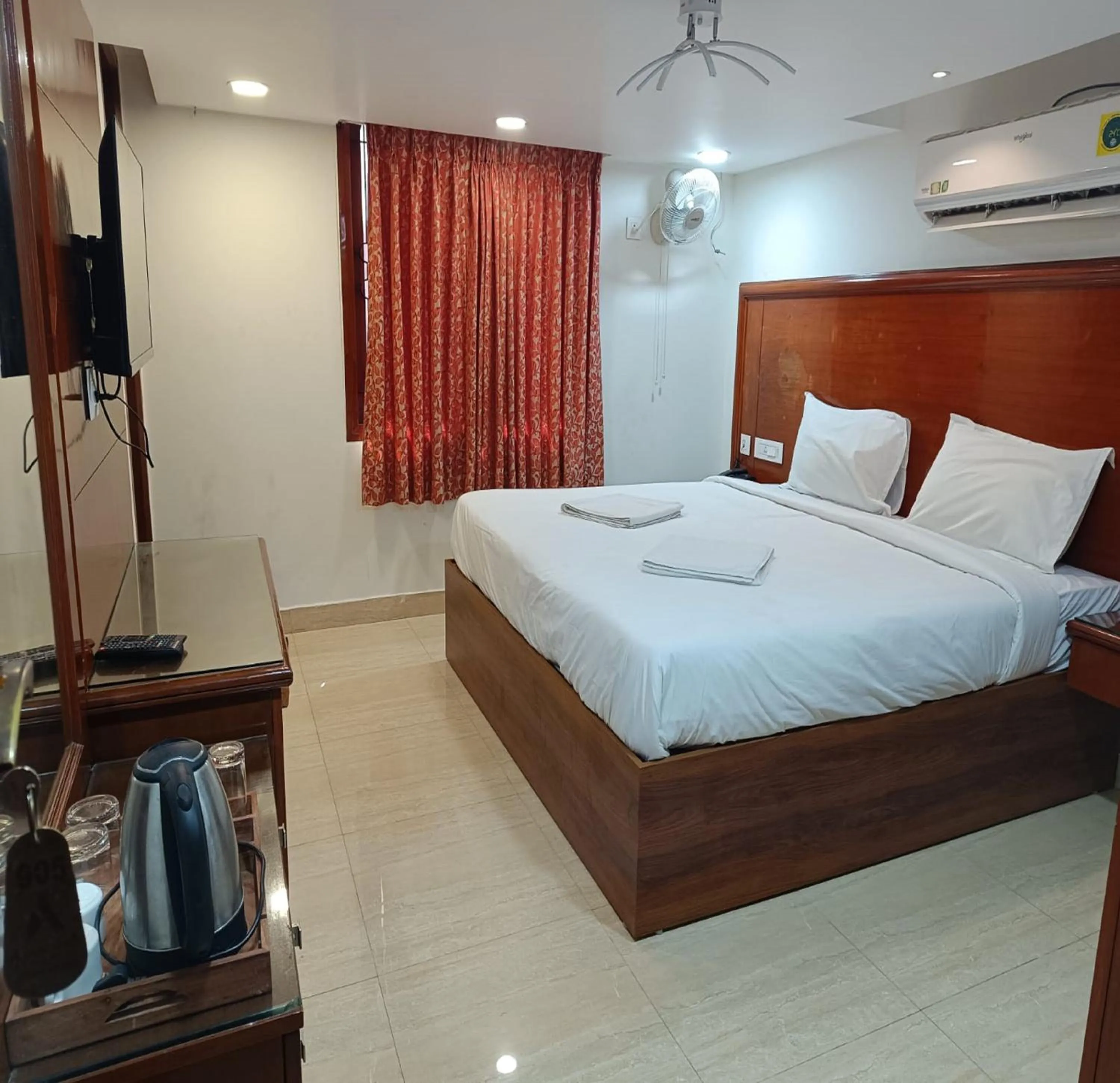 Bed in Azhagappa Residency