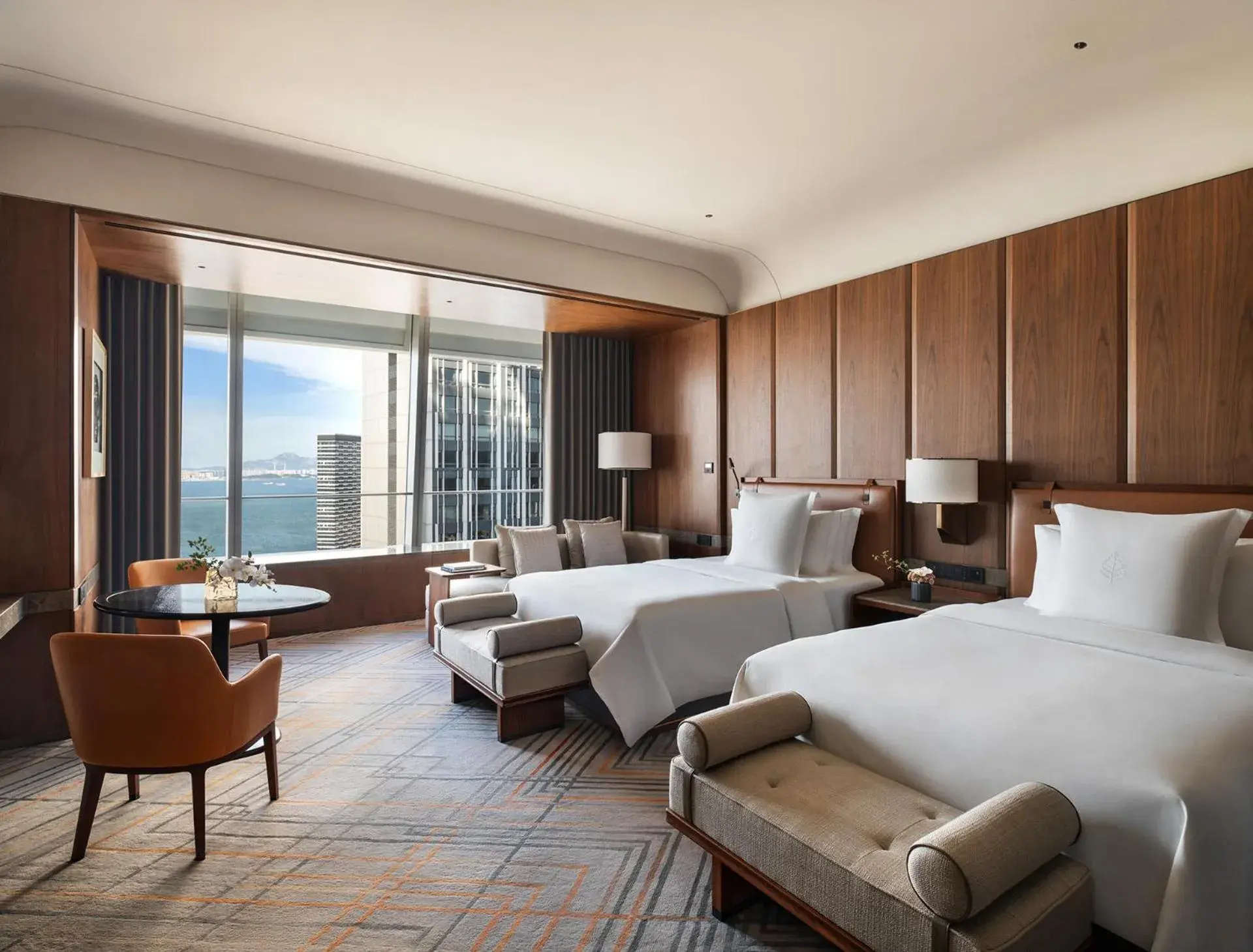 Photo of the whole room, Bed in Four Seasons Hotel Dalian Photo of the whole room, Bed in Four Seasons Hotel Dalian