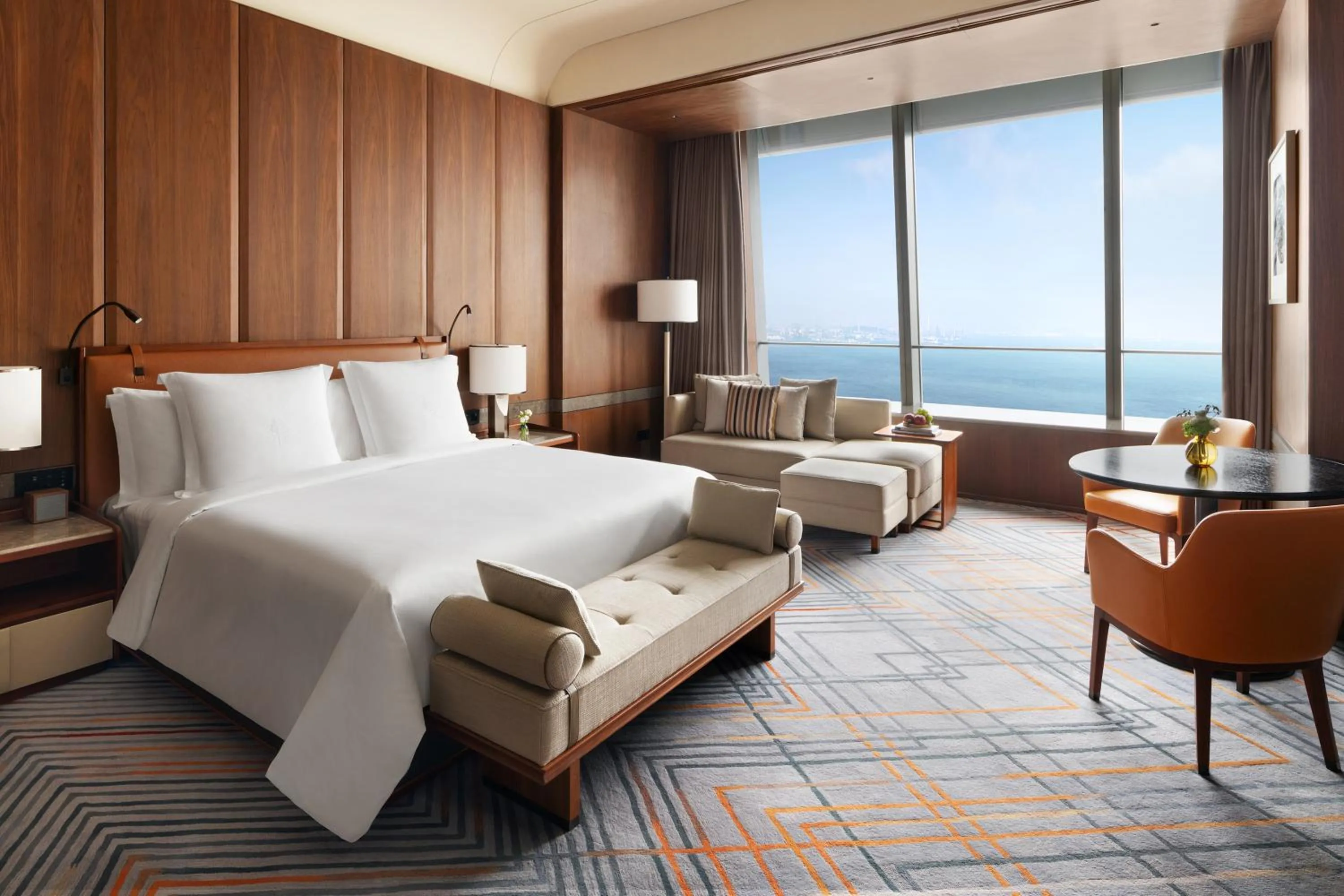 Photo of the whole room, Bed in Four Seasons Hotel Dalian